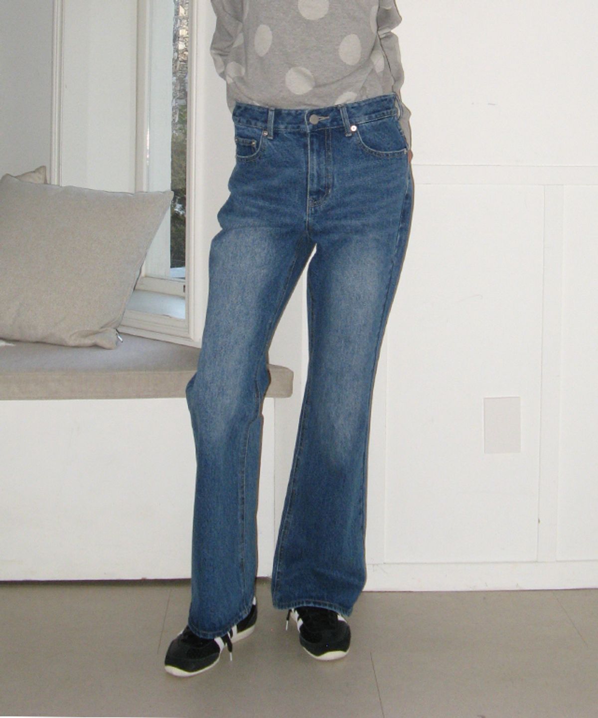 론론(RONRON) BACK HEART STITCH POCKET BOOTSCUT DENIM PANTS MEDIUM BLUE