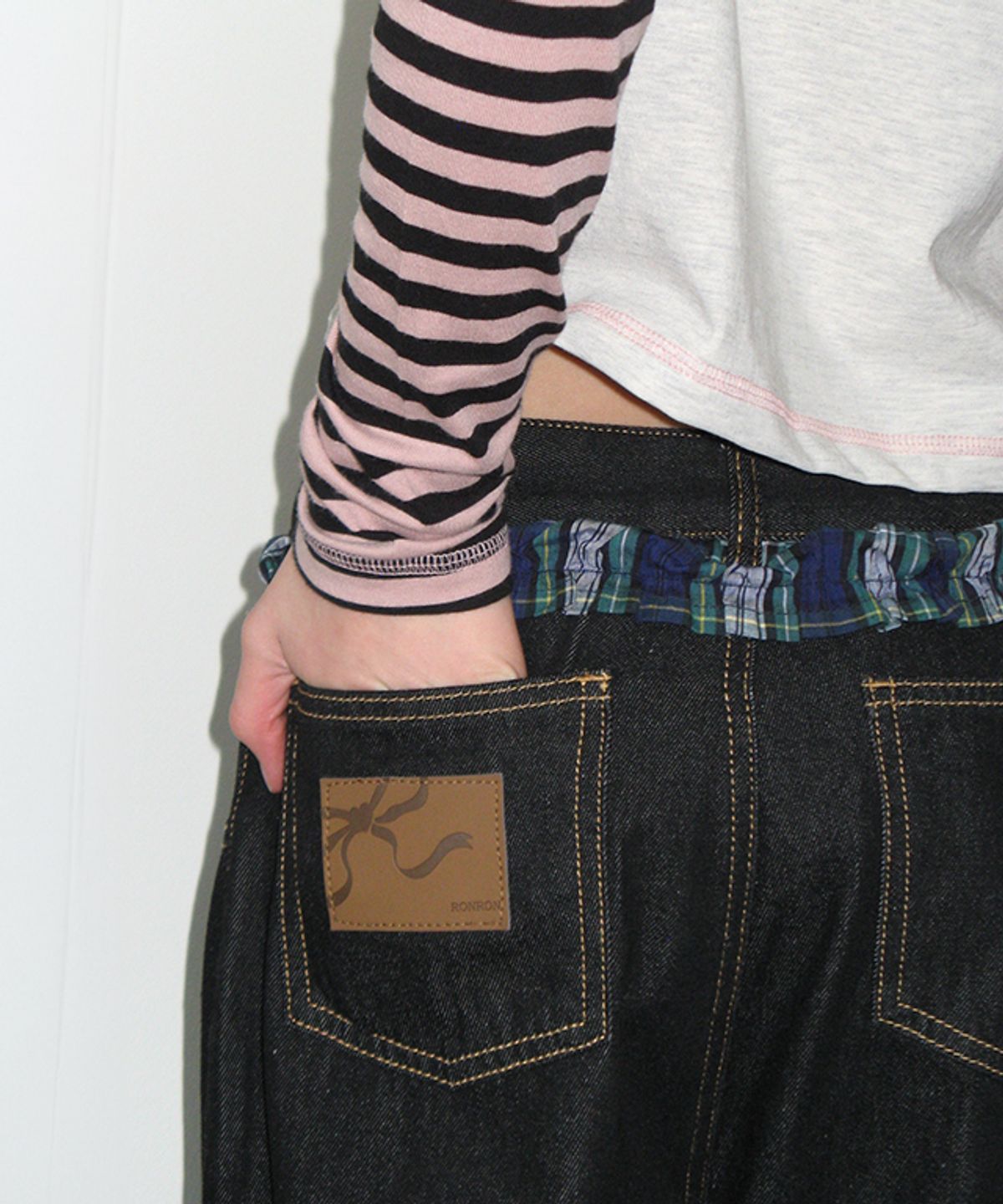 론론(RONRON) CHECK FRILL LAYERED DENIM PANTS BLACK