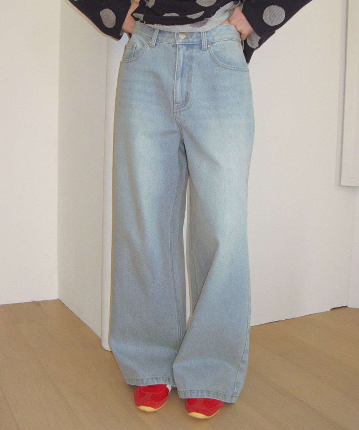 론론(RONRON) BACK HEART STITCH POCKET DENIM PANTS LIGHT BLUE