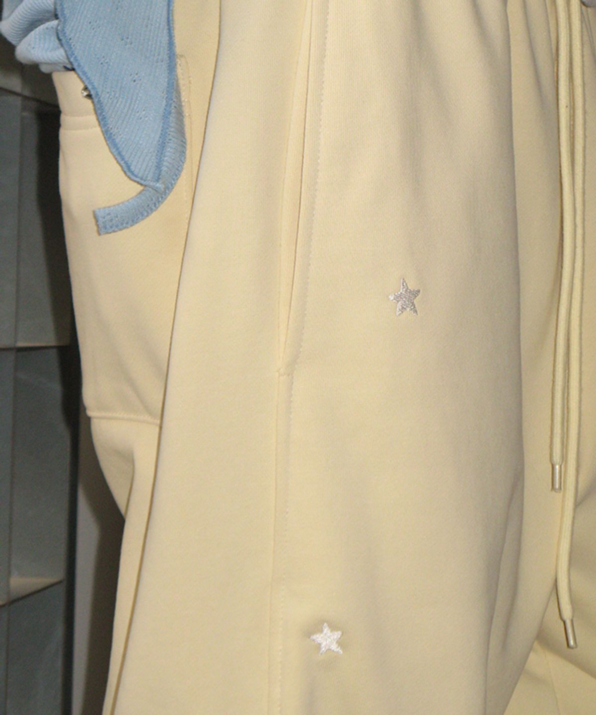 론론(RONRON) STAR EMBROIDERY SWEAT JOGGER PANTS CREAM YELLOW