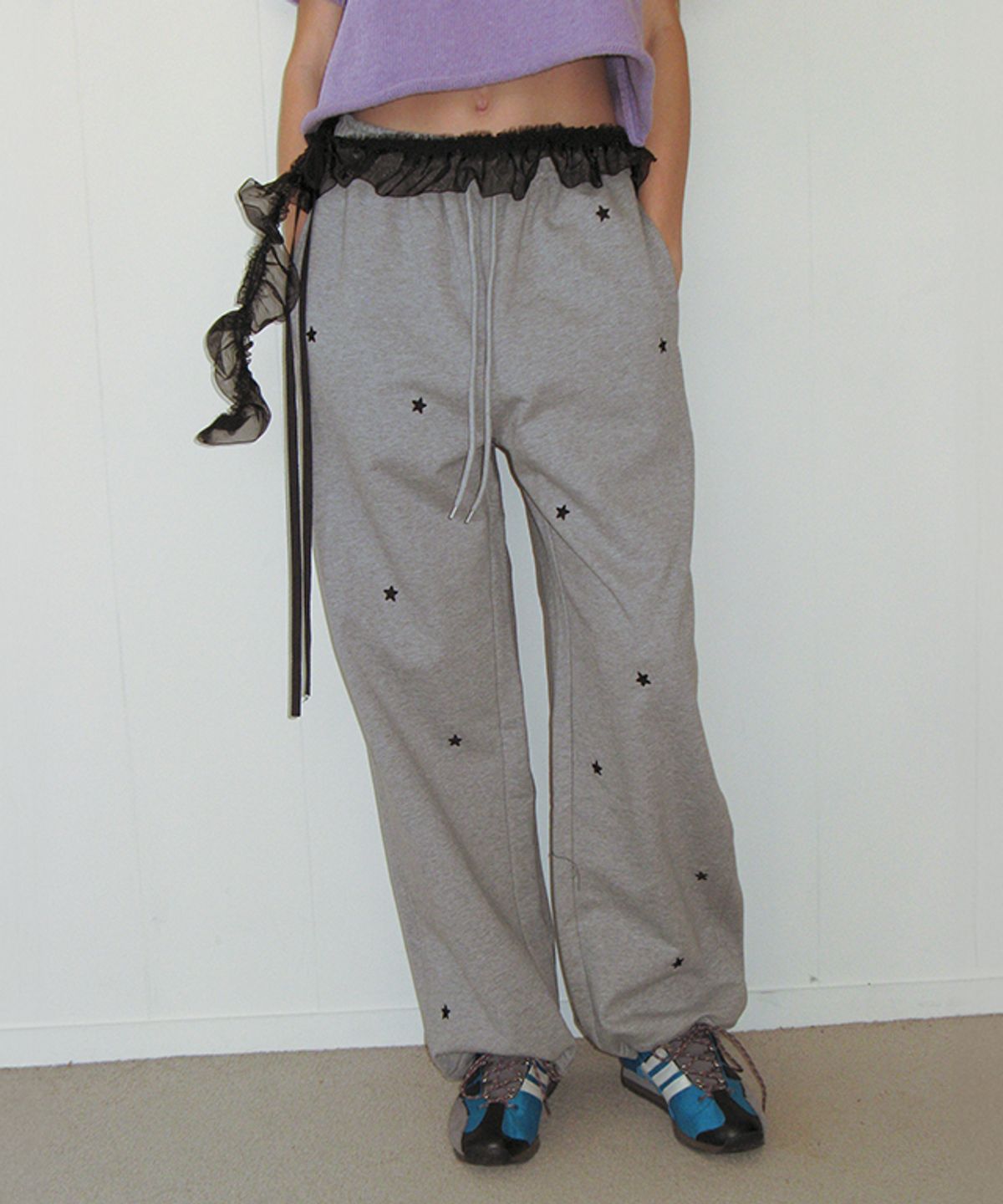론론(RONRON) STAR EMBROIDERY SWEAT JOGGER PANTS GREY