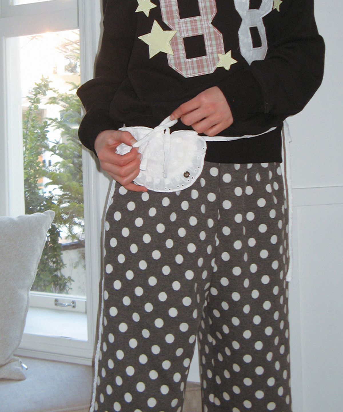 론론(RONRON) DOT LACE LINE SWEAT PANTS CHARCOAL