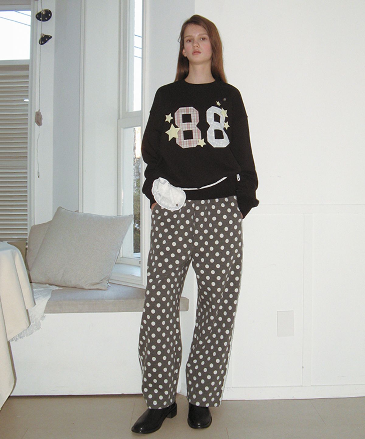 론론(RONRON) DOT LACE LINE SWEAT PANTS CHARCOAL