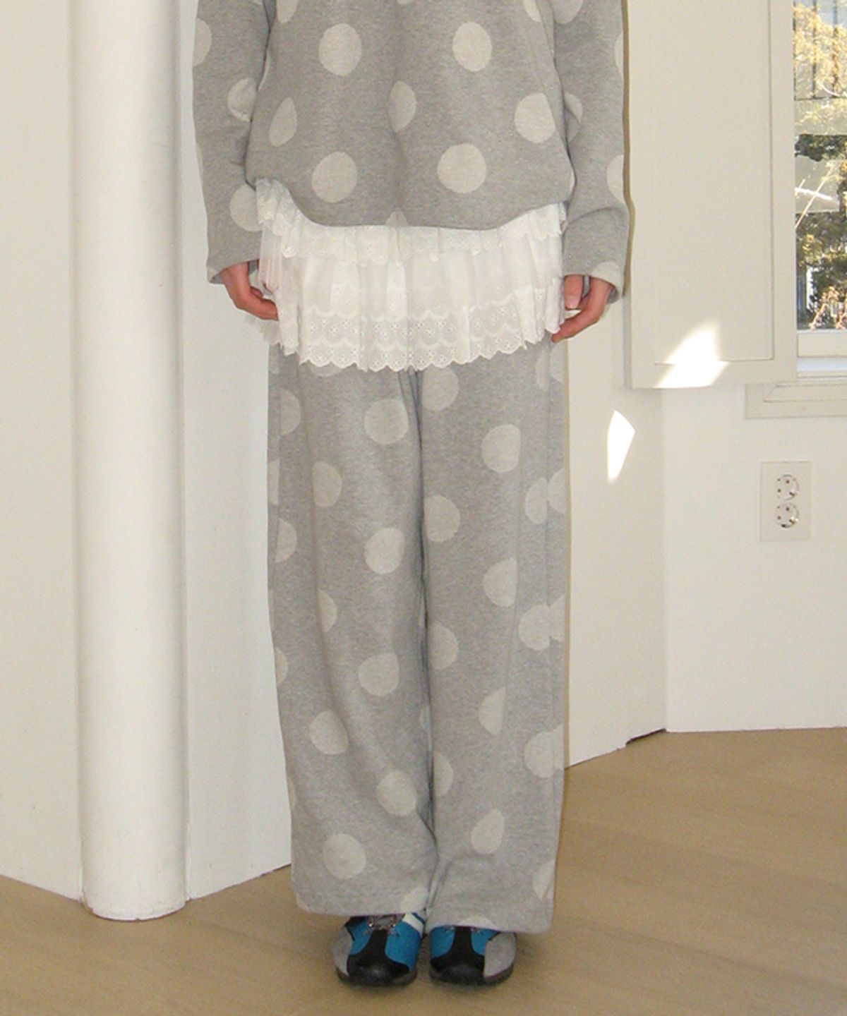 론론(RONRON) SMOCKED LACE CANCAN RUFFLE PANTSKIRT WHITE