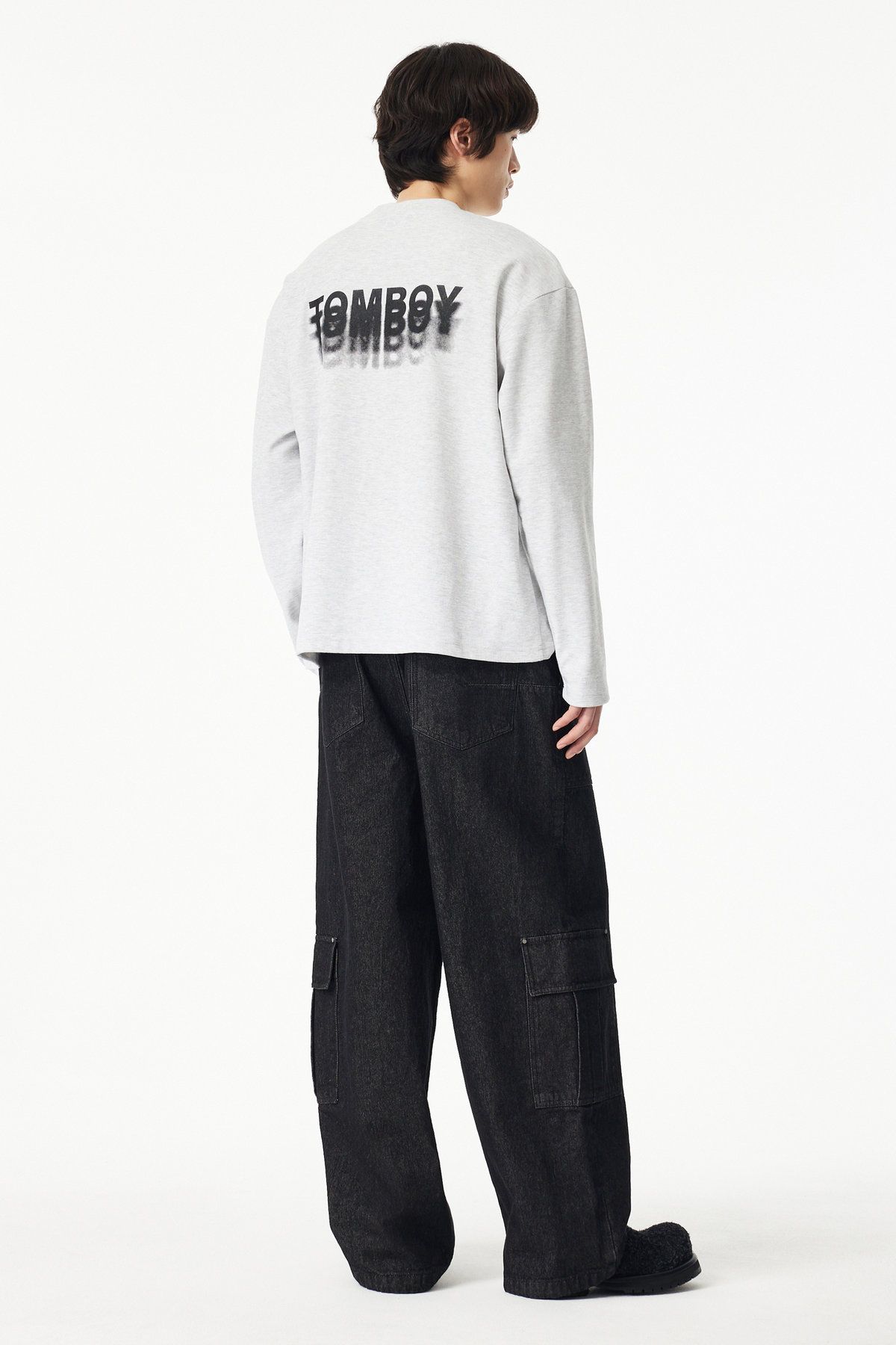 스튜디오 톰보이(STUDIO TOMBOY) [MEN] 퍼티그 와이드 카고 데님 팬츠_블랙 9155162A03