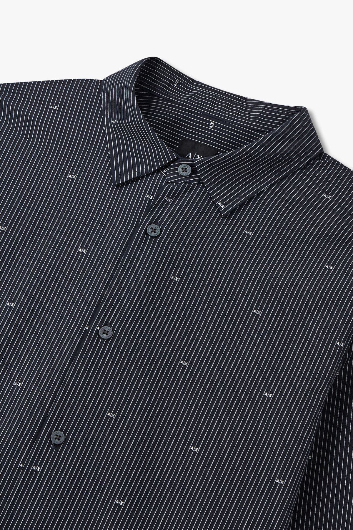 아르마니 익스체인지(ARMANI EXCHANGE) 남성 스트라이프 로고 패턴 셔츠_다크 네이비 A415120015