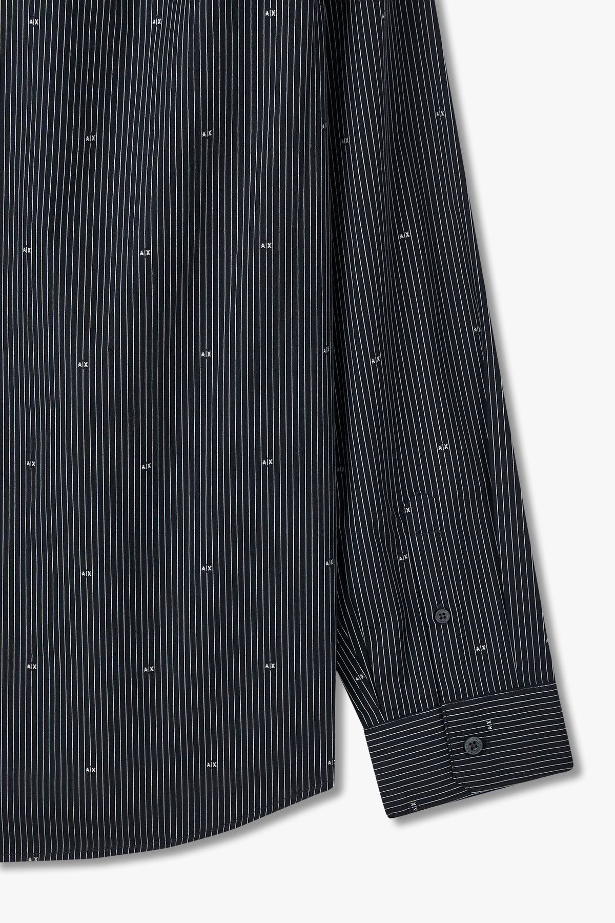 아르마니 익스체인지(ARMANI EXCHANGE) 남성 스트라이프 로고 패턴 셔츠_다크 네이비 A415120015