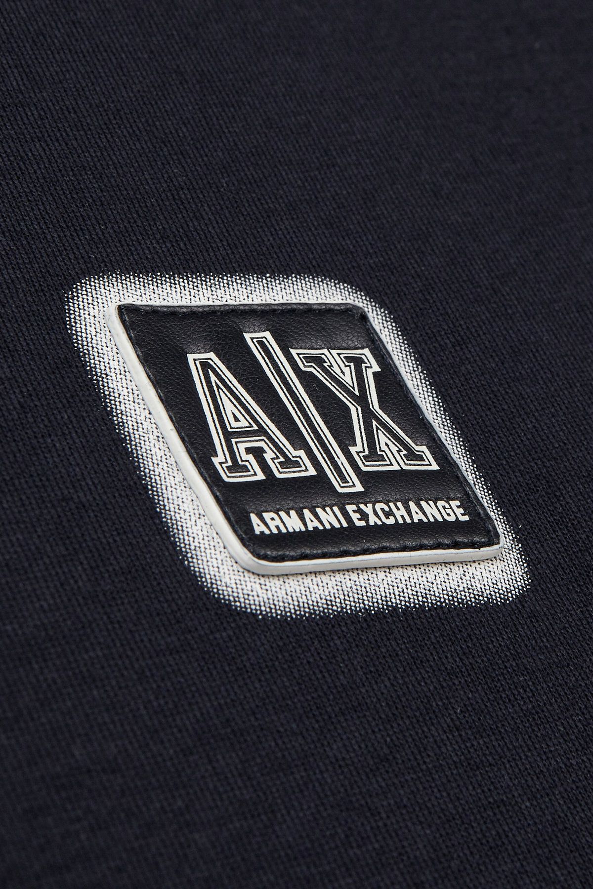 아르마니 익스체인지(ARMANI EXCHANGE) 남성 로고 패치 베이직 티셔츠_다크 네이비 A415130110