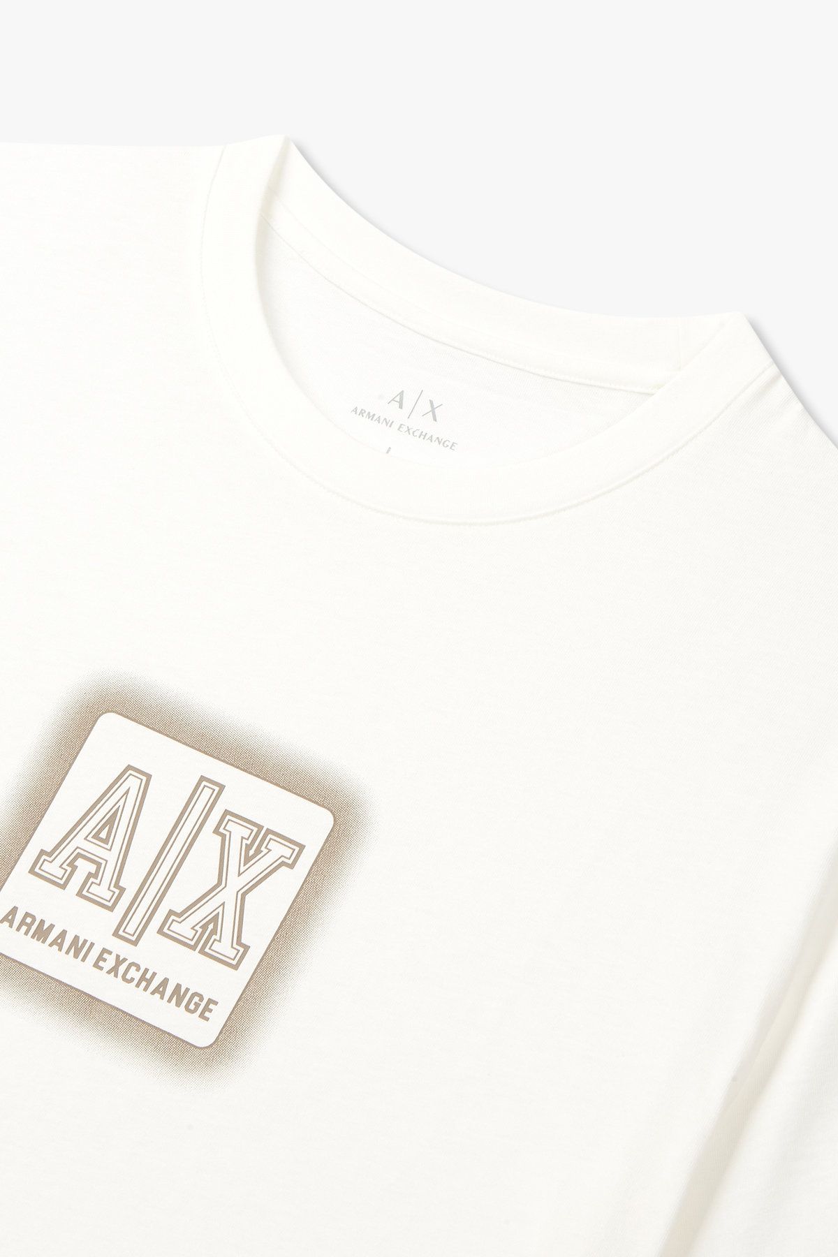 아르마니 익스체인지(ARMANI EXCHANGE) 남성 로고 프린트 크루넥 티셔츠_오프 화이트 A415130011
