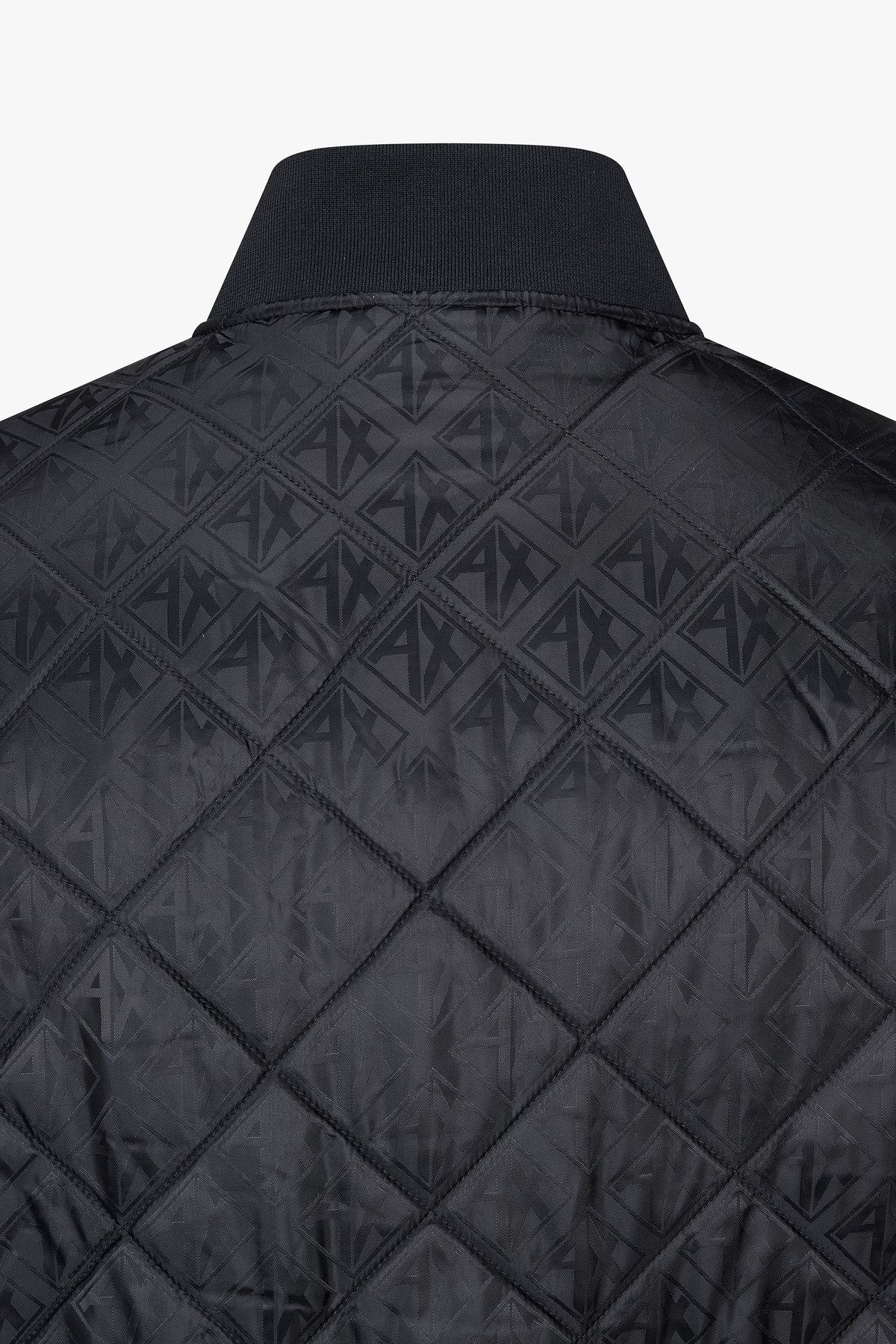 아르마니 익스체인지(ARMANI EXCHANGE) 남성 톤온톤 로고 패턴 퀼팅 자켓_다크 네이비 A415110002