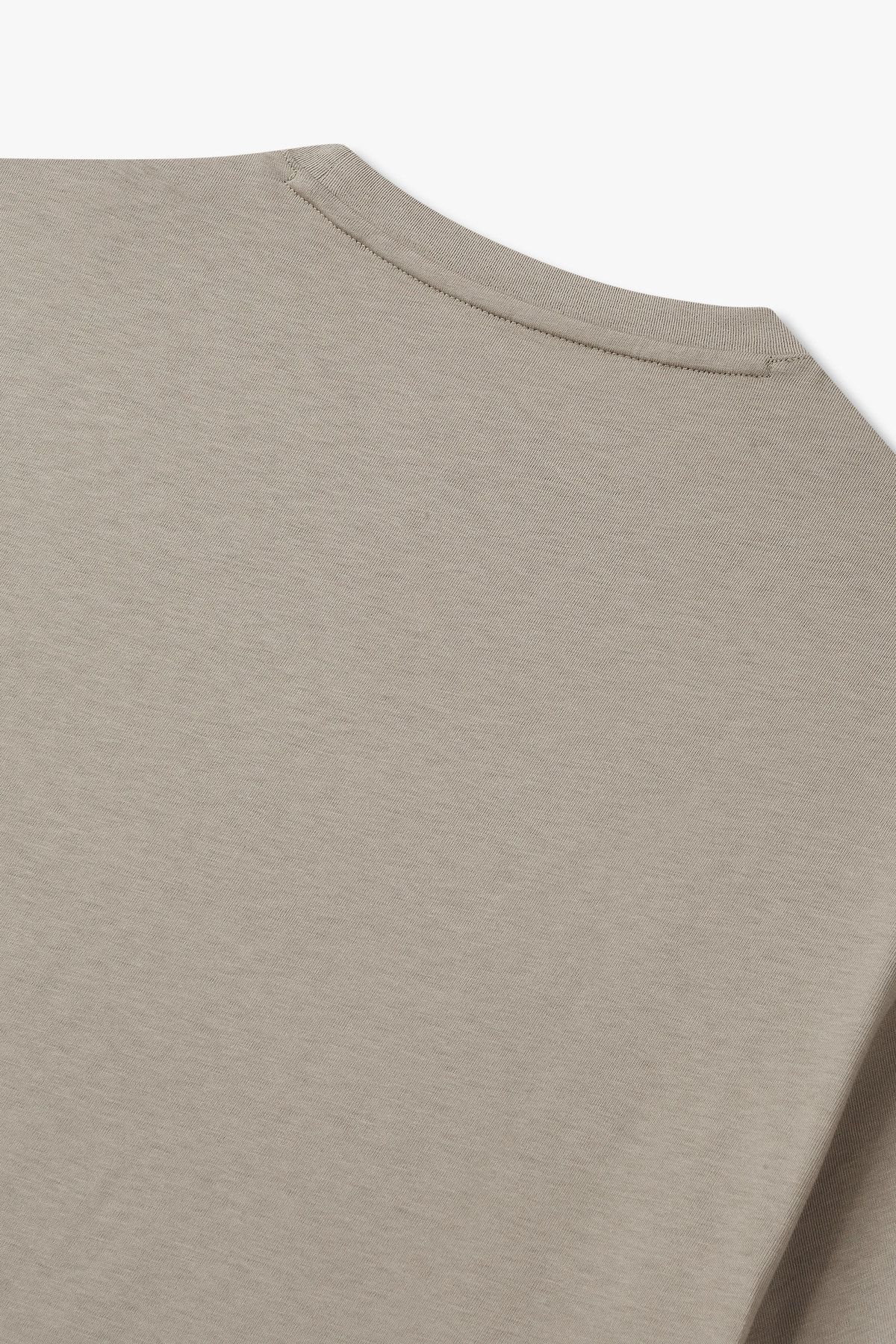 아르마니 익스체인지(ARMANI EXCHANGE) 남성 로고 패치 베이직 티셔츠_다크 베이지 A415130109