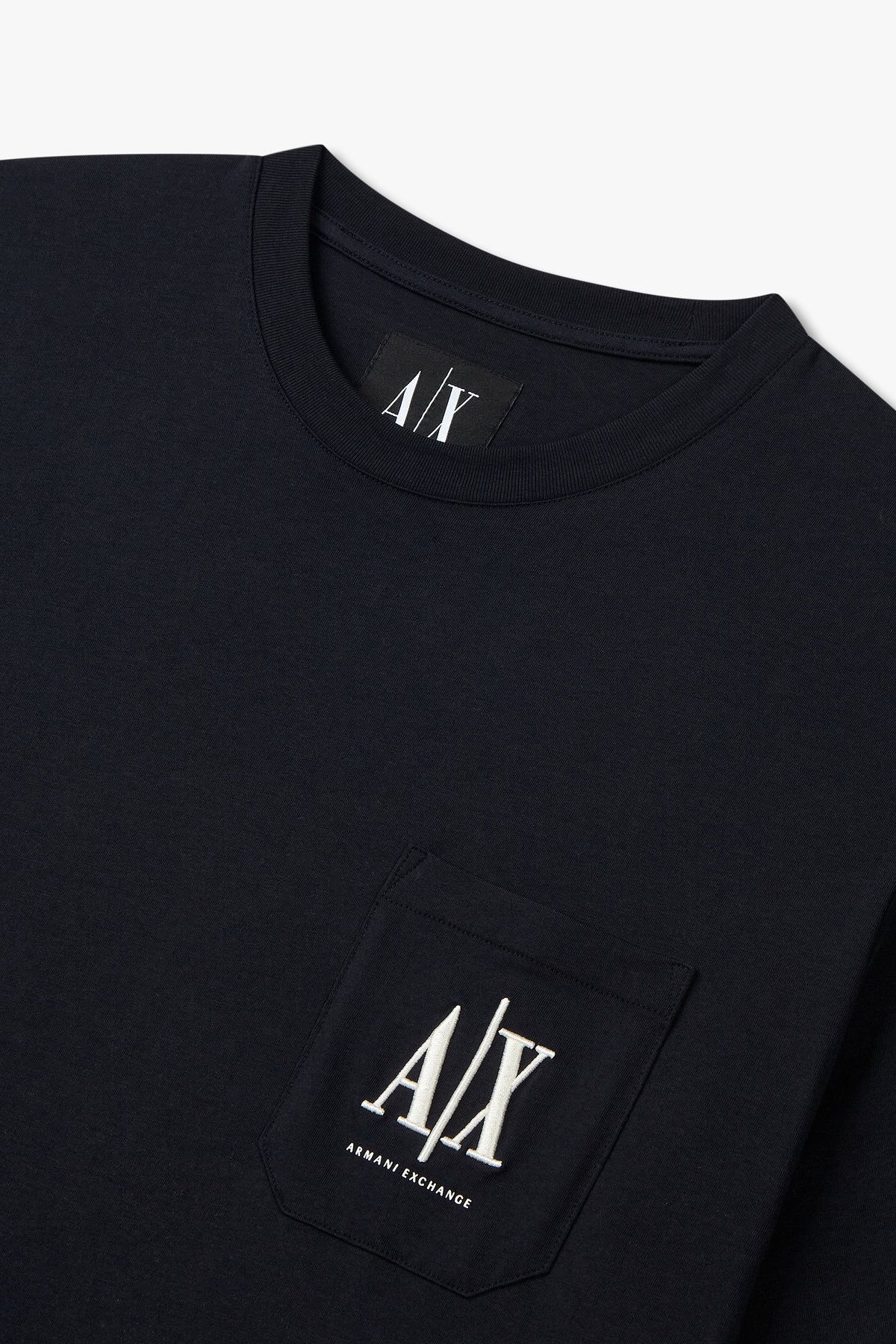 아르마니 익스체인지(ARMANI EXCHANGE) 남성 자수 로고 패치 포켓 티셔츠_다크 네이비 A415130106