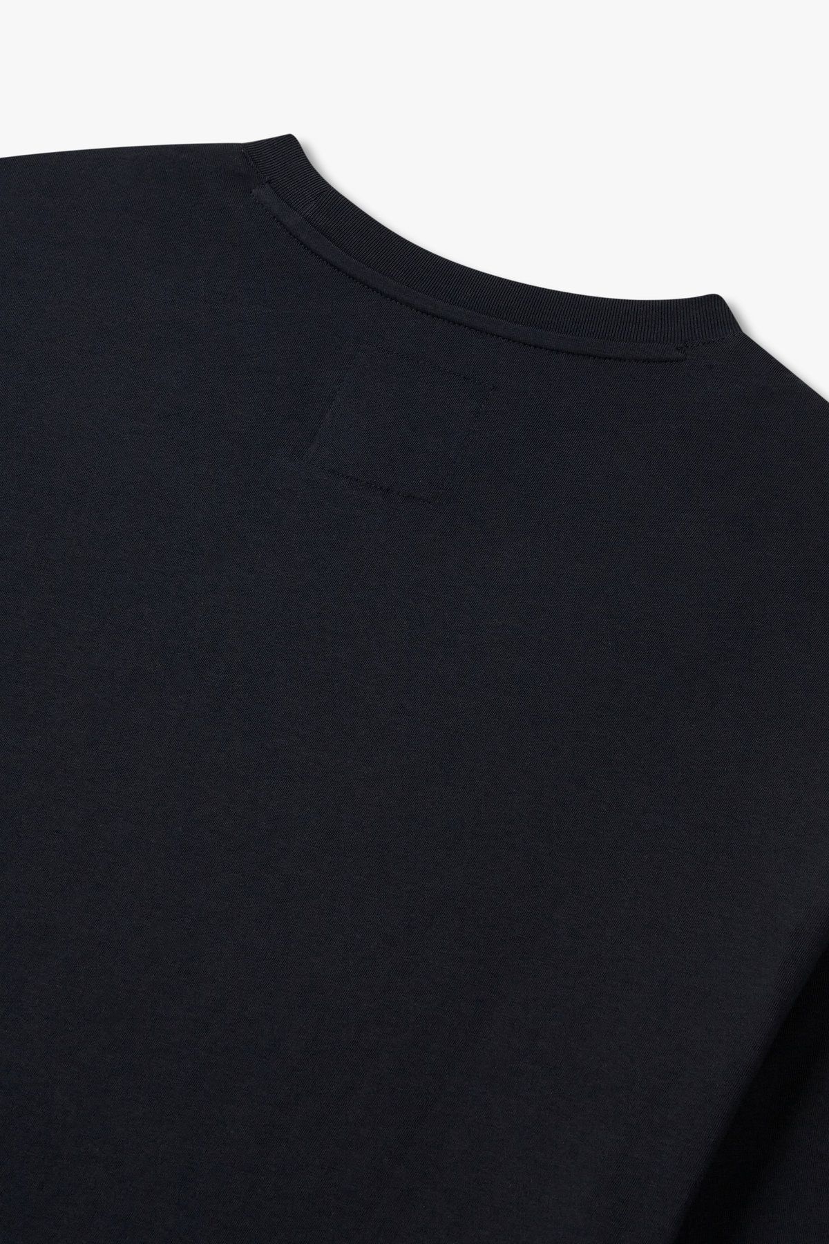 아르마니 익스체인지(ARMANI EXCHANGE) 남성 자수 로고 패치 포켓 티셔츠_다크 네이비 A415130106