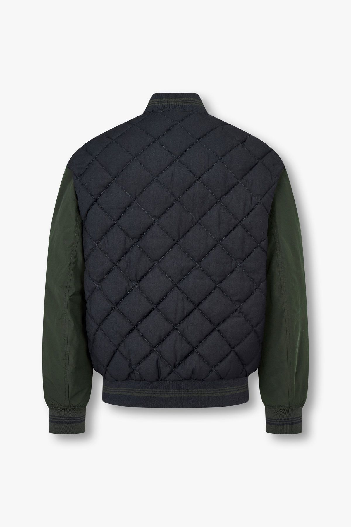 아르마니 익스체인지(ARMANI EXCHANGE) 남성 빅 포켓 배색 퀼팅 패딩 자켓_다크 네이비 A415110016