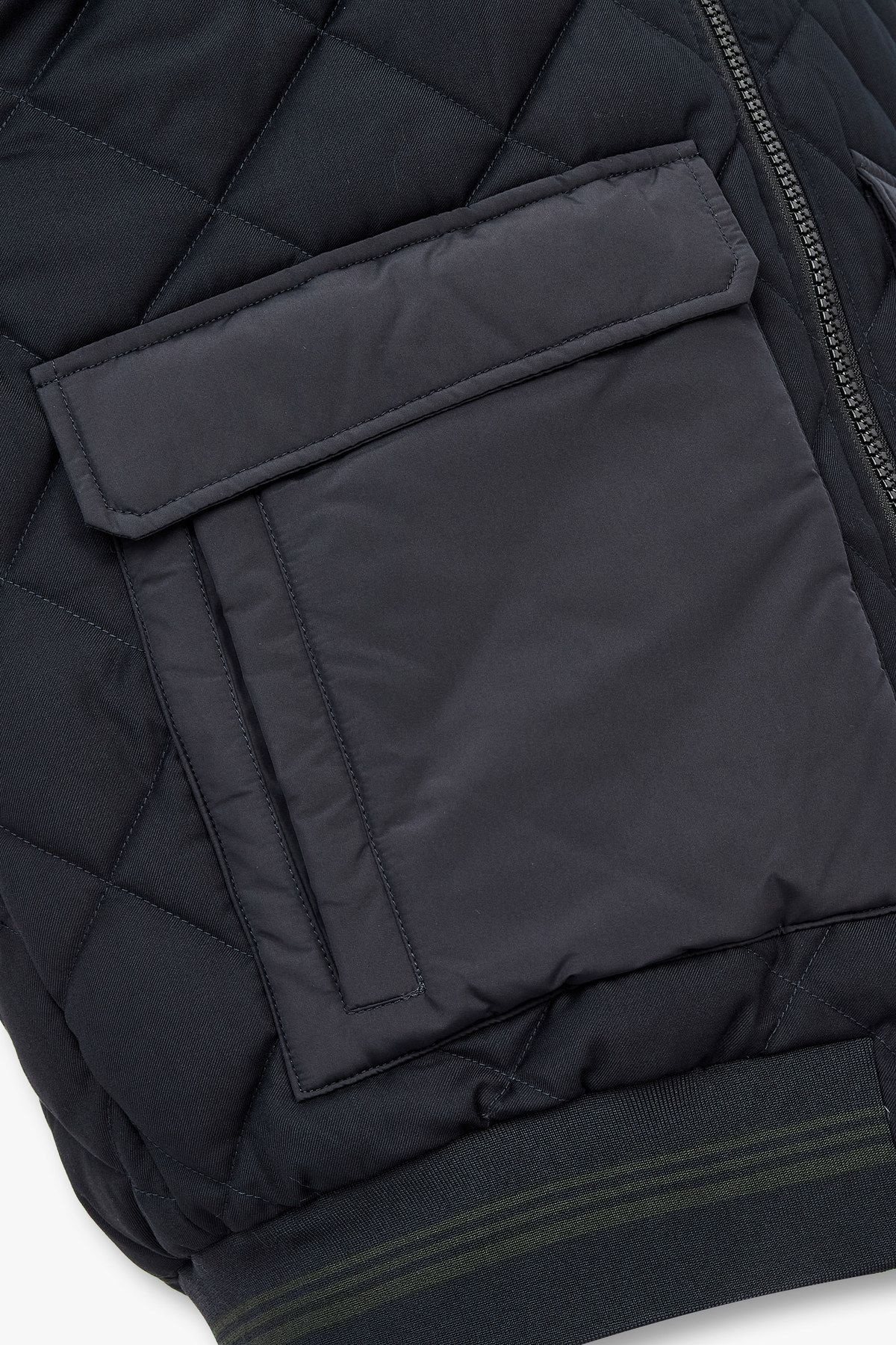 아르마니 익스체인지(ARMANI EXCHANGE) 남성 빅 포켓 배색 퀼팅 패딩 자켓_다크 네이비 A415110016