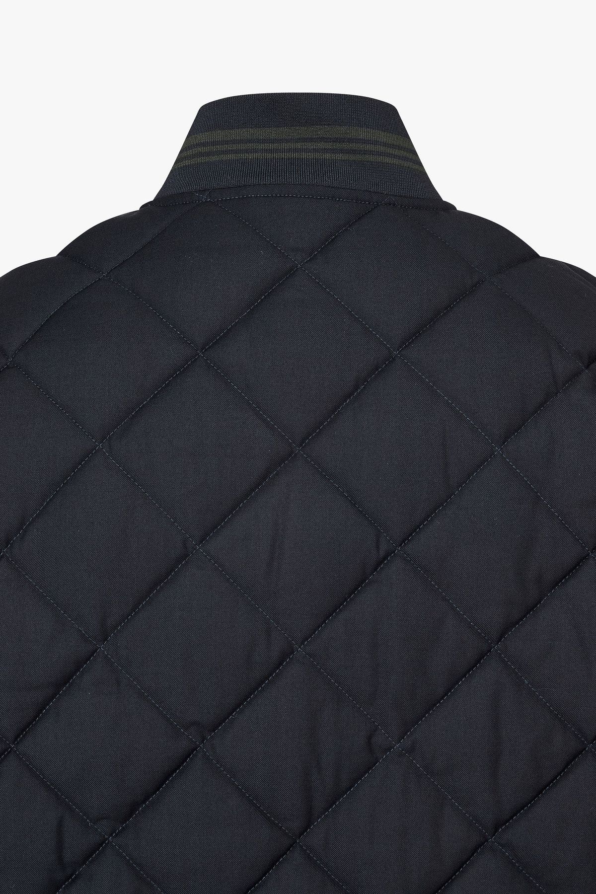 아르마니 익스체인지(ARMANI EXCHANGE) 남성 빅 포켓 배색 퀼팅 패딩 자켓_다크 네이비 A415110016