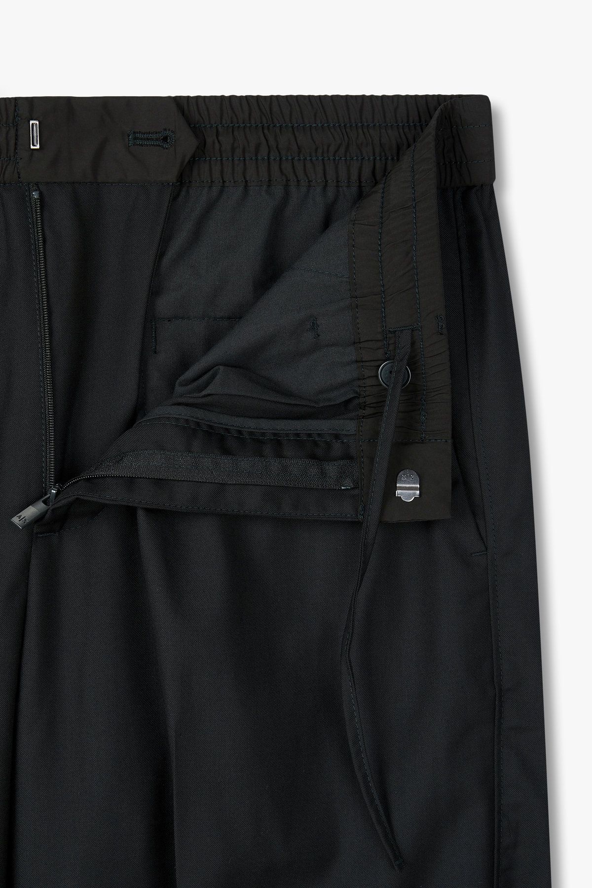 아르마니 익스체인지(ARMANI EXCHANGE) 남성 폴리 블렌드 배색 웨이스트 팬츠_다크 그린 A415142003