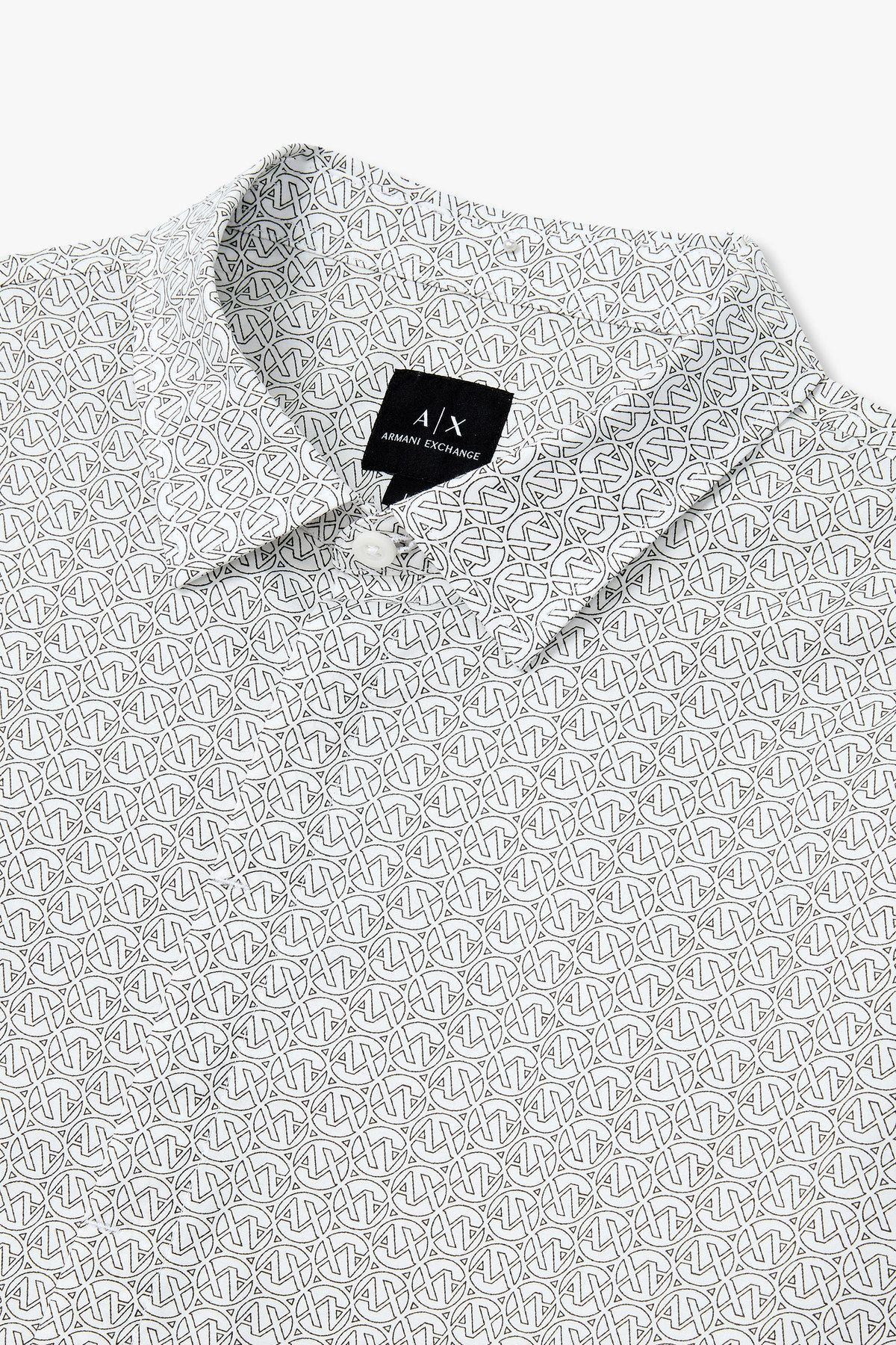 아르마니 익스체인지(ARMANI EXCHANGE) 남성 아웃 라인 로고 패턴 슬림 셔츠_오프 화이트 A415120013