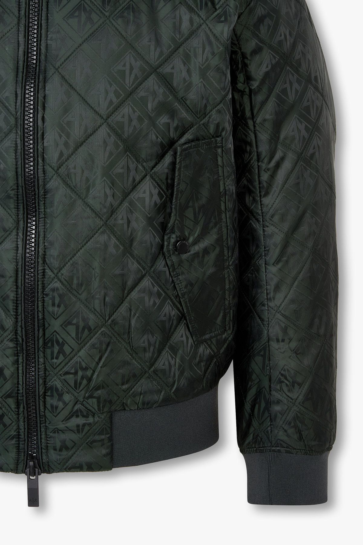 아르마니 익스체인지(ARMANI EXCHANGE) 남성 톤온톤 로고 패턴 퀼팅 자켓_다크 그린 A415110001