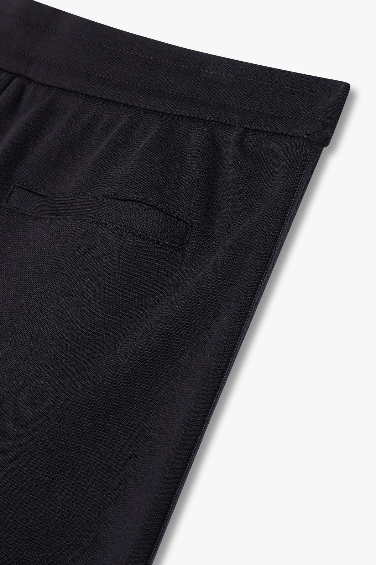 아르마니 익스체인지(ARMANI EXCHANGE) 남성 사이드 로고 테이프 밴딩 팬츠_블랙 A415142008