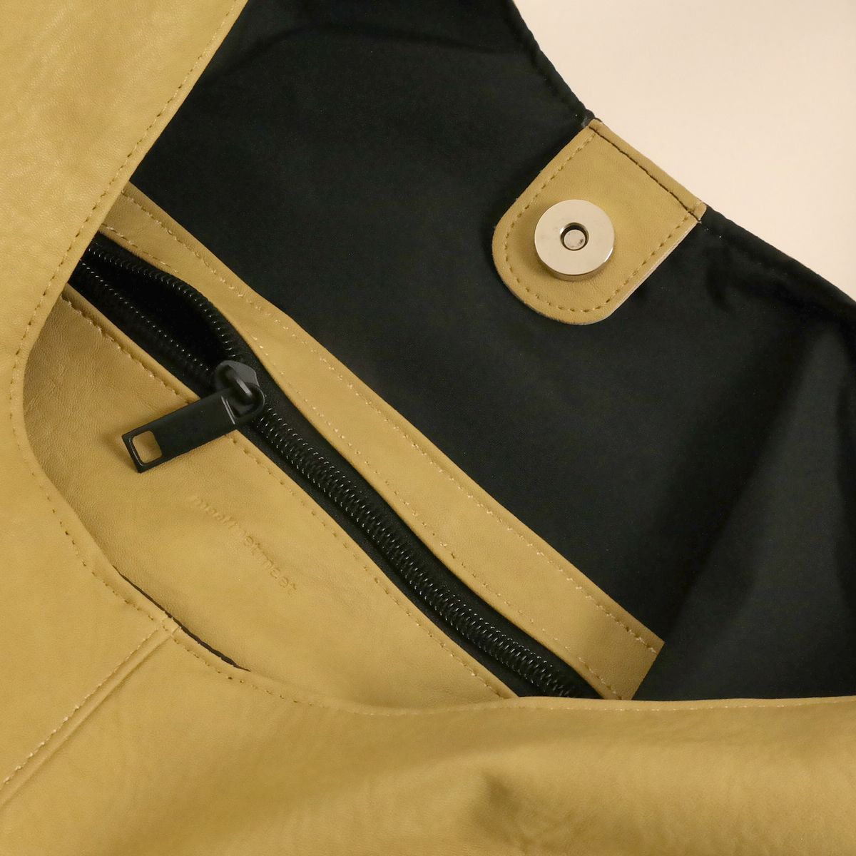 밋맷밋(MEETMETMEET) figure yellow