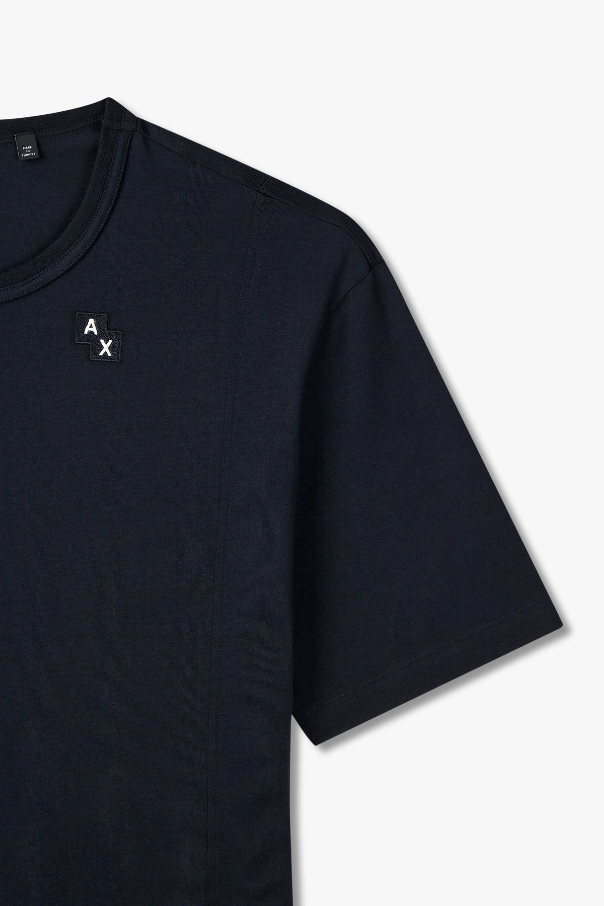 아르마니 익스체인지(ARMANI EXCHANGE) 남성 절개 라인 크루넥  티셔츠_다크 네이비 A415130017