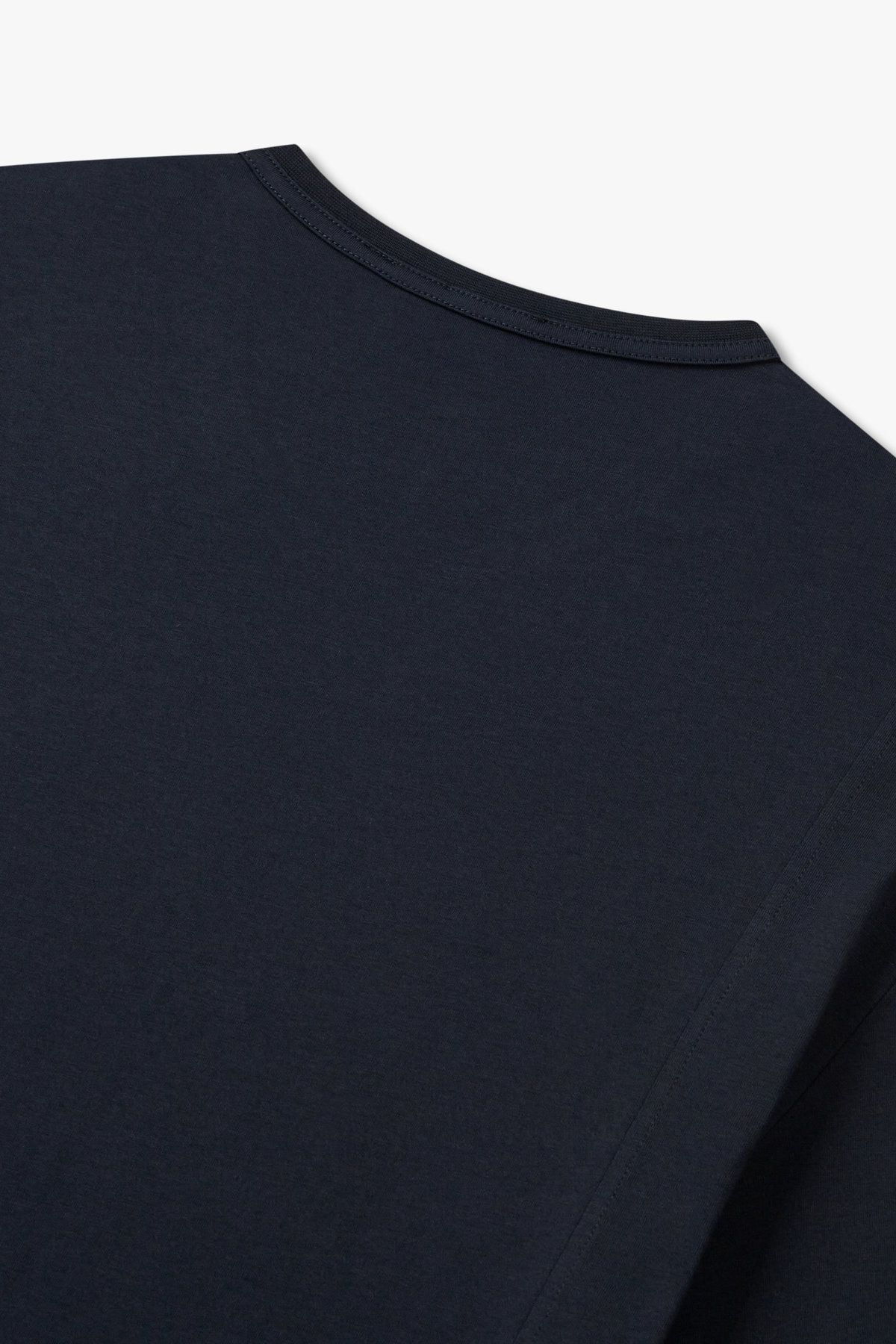 아르마니 익스체인지(ARMANI EXCHANGE) 남성 절개 라인 크루넥  티셔츠_다크 네이비 A415130017