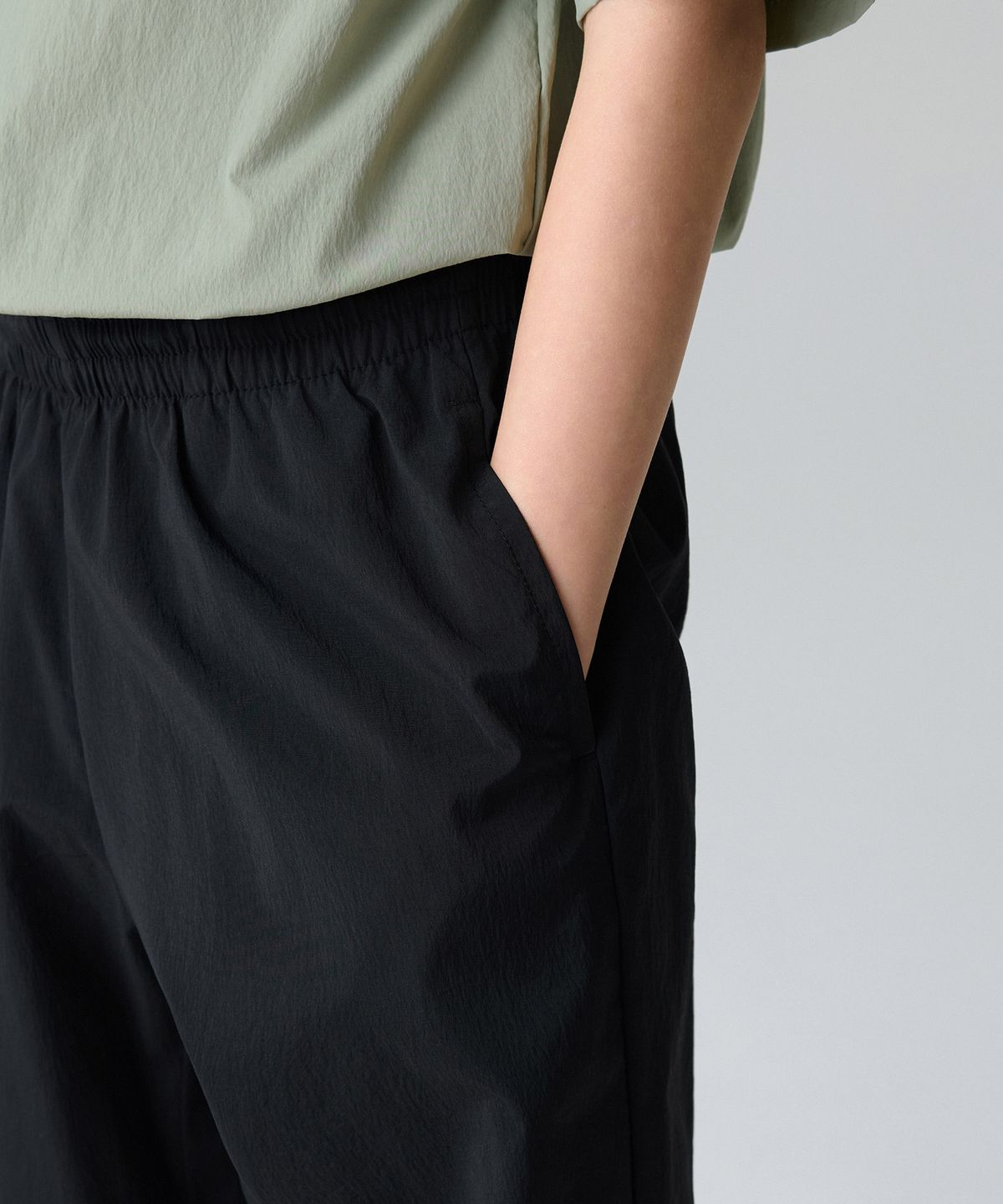 무신사 스탠다드 키즈(MUSINSA STANDARD KIDS) 쿨 터치 레귤러 핏 밴딩 팬츠 [블랙]