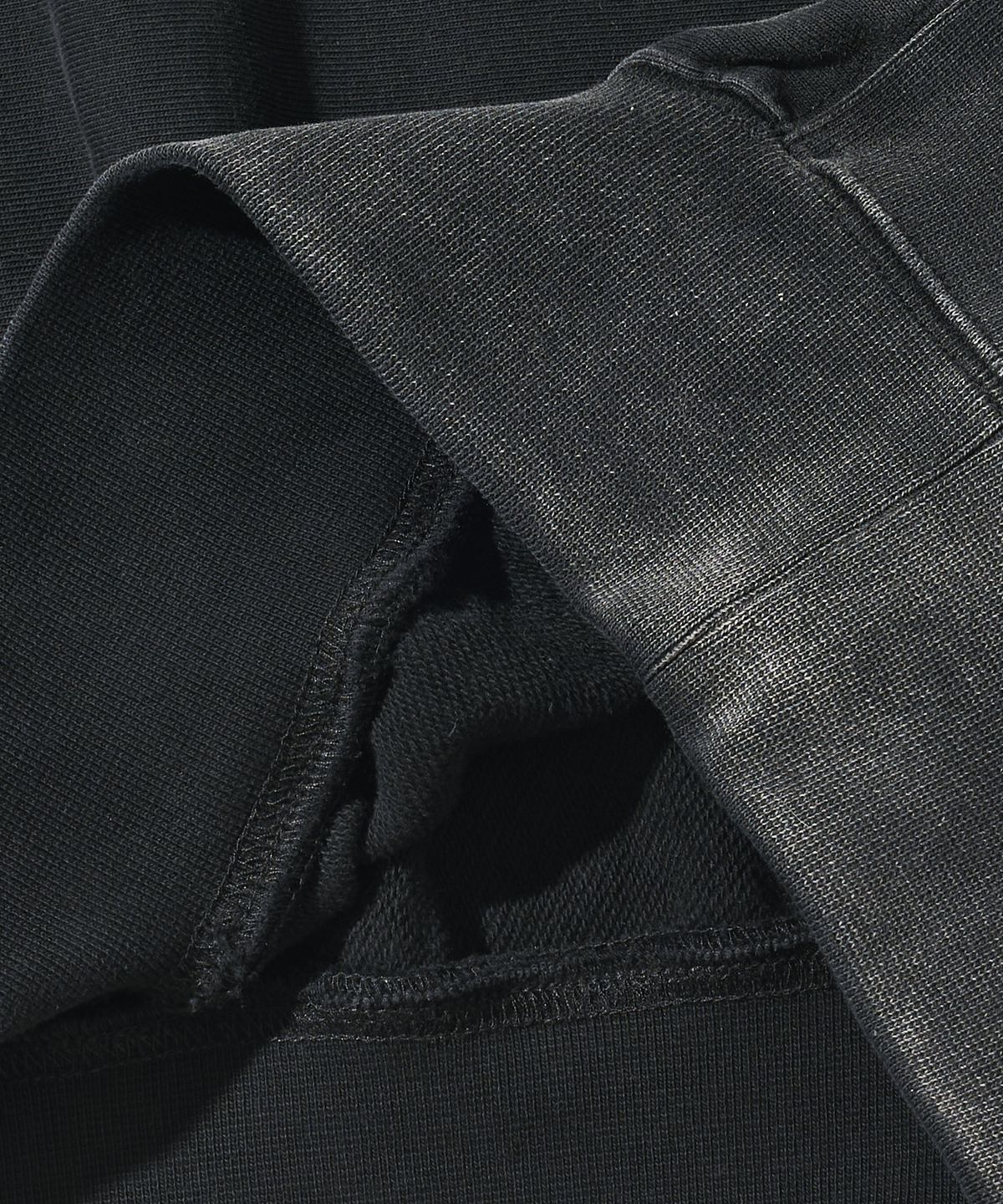 아웃스탠딩(OUTSTANDING) FADE WASHING SWEAT_BLACK