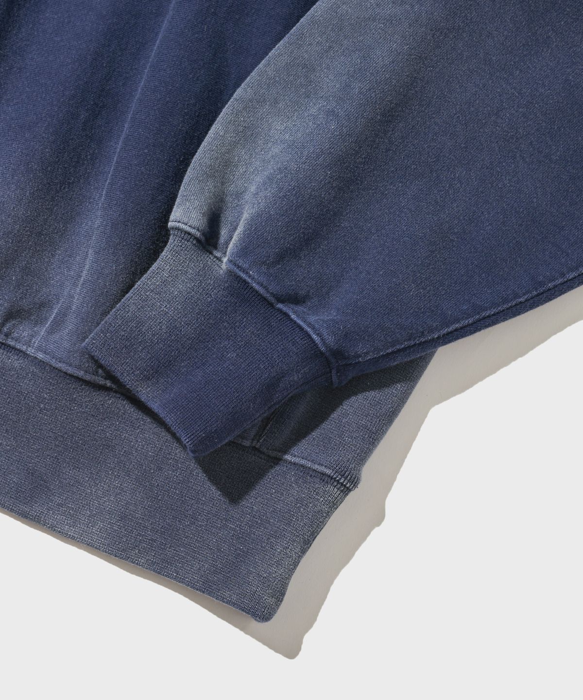 아웃스탠딩(OUTSTANDING) FADE WASHING SWEAT_NAVY