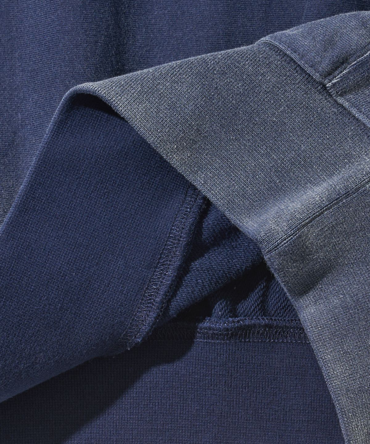 아웃스탠딩(OUTSTANDING) FADE WASHING SWEAT_NAVY