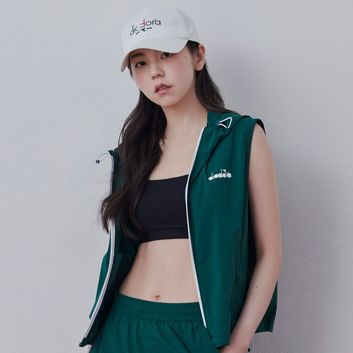 디아도라(diadora) 쿨웨이브 후드 베스트 우먼 GREEN