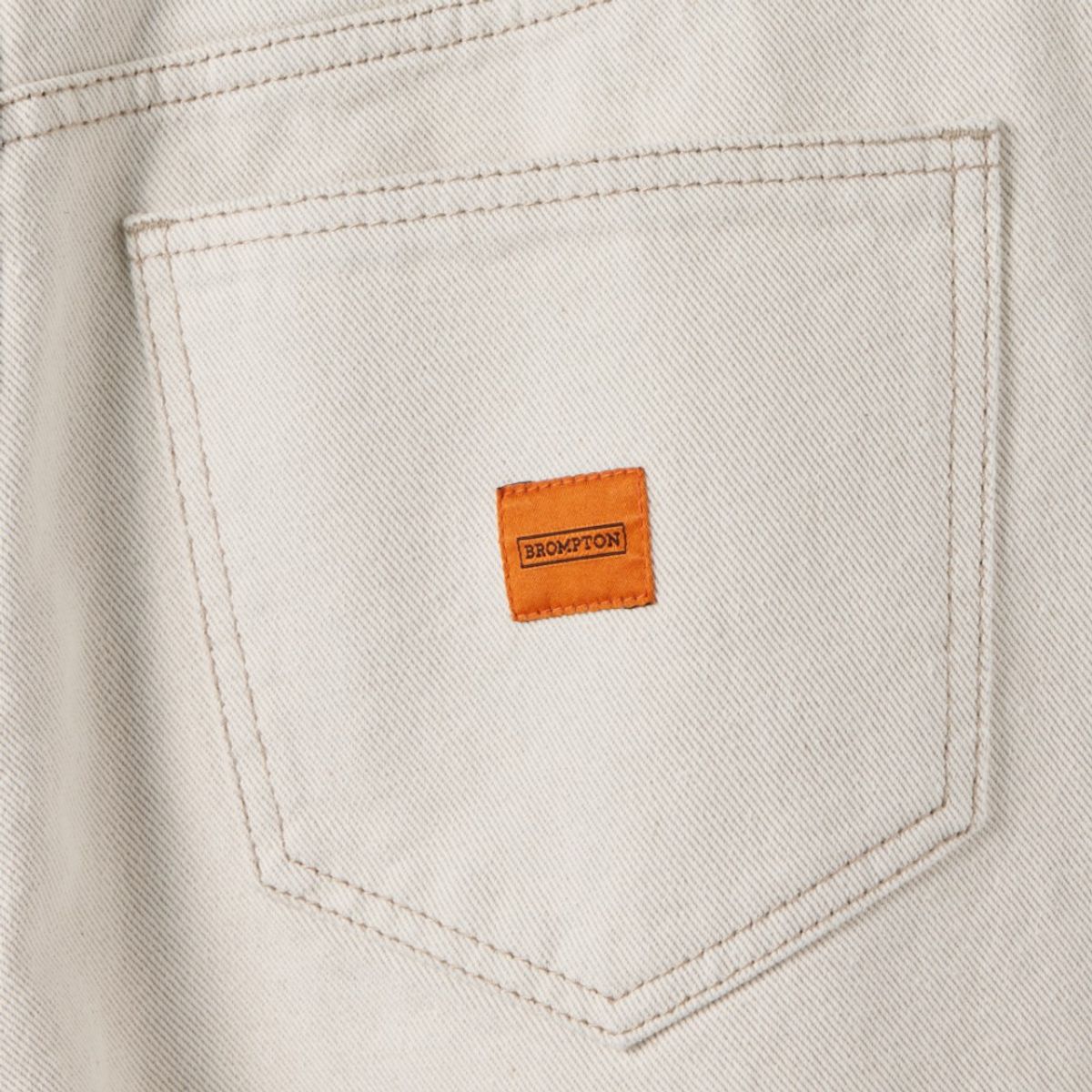 브롬톤 런던(BROMPTON LONDON) 1975 TWO TUCK DENIM SHORTS - IVORY (P252UDP431)
