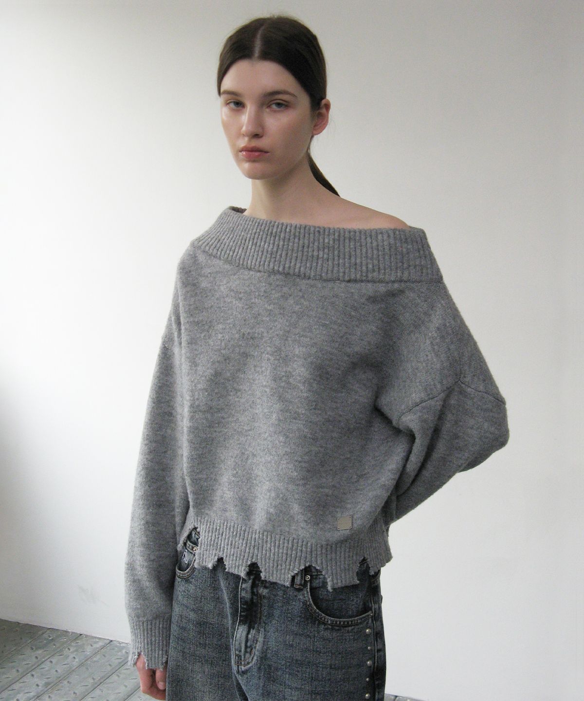 락케이크(ROCKCAKE) Off Shoulder Damaged Knit - Gray