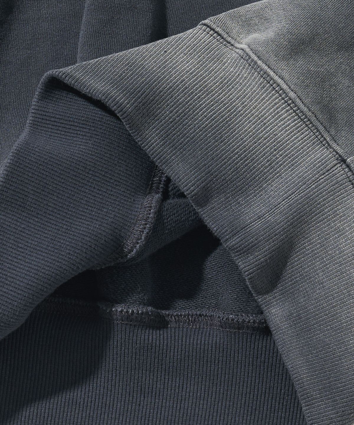아웃스탠딩(OUTSTANDING) V.S.C SWEAT(MONTANA)_CHARCOAL