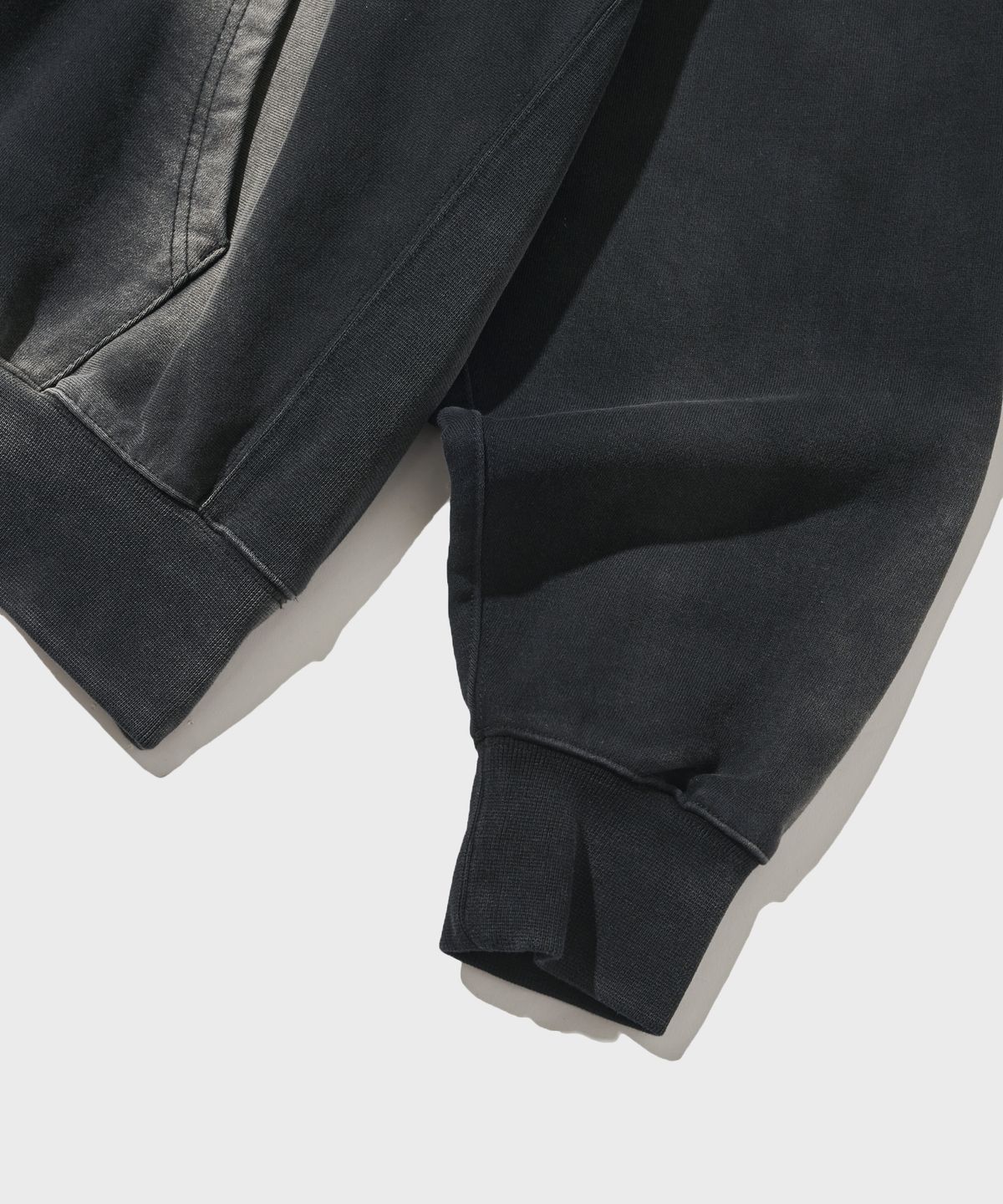 아웃스탠딩(OUTSTANDING) FADE WASHING HOOD SWEAT_BLACK
