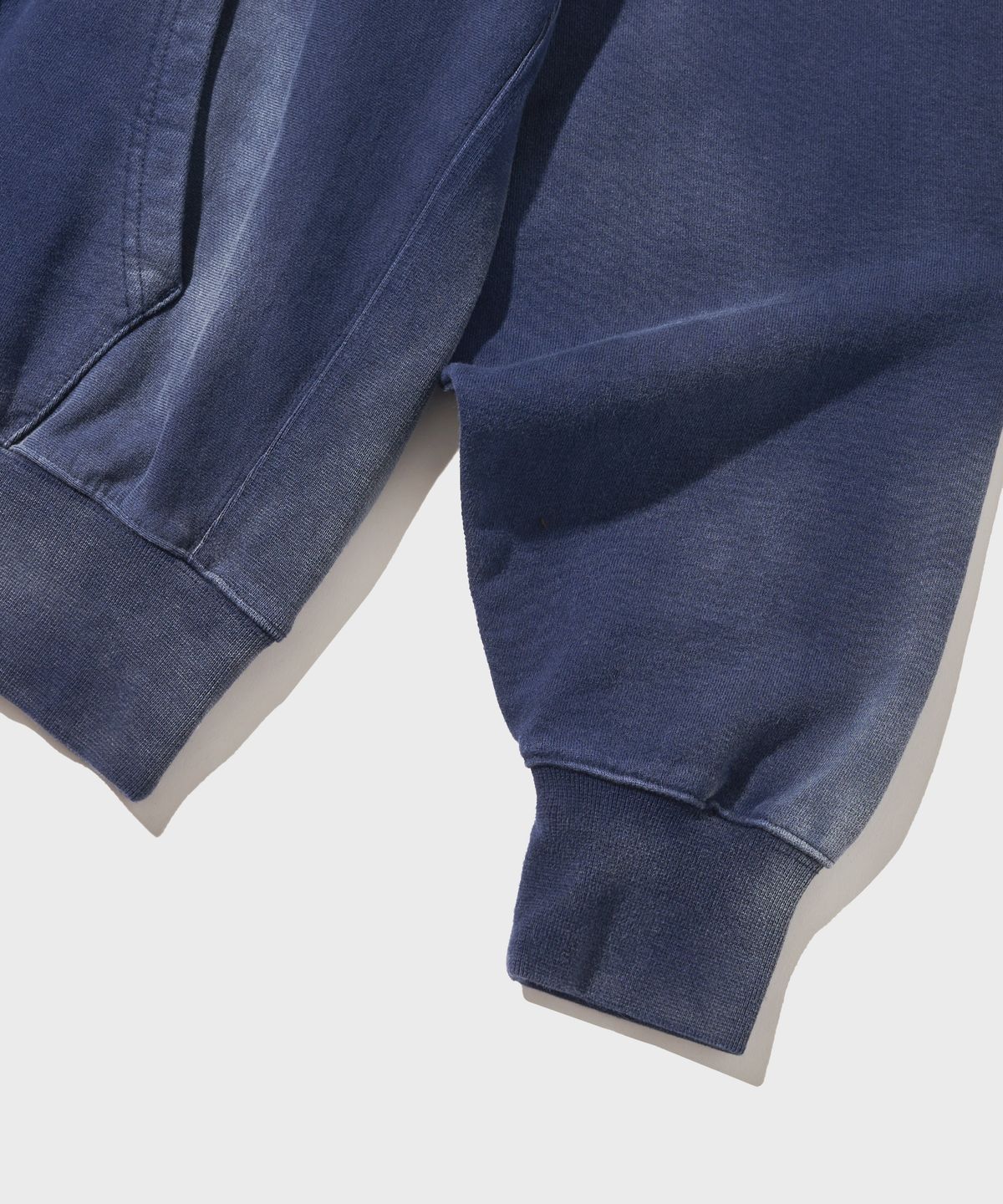 아웃스탠딩(OUTSTANDING) FADE WASHING HOOD SWEAT_NAVY