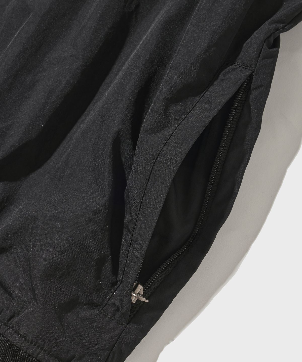 아웃스탠딩(OUTSTANDING) BASKETBALL WARMUP PULLOVER_BLACK