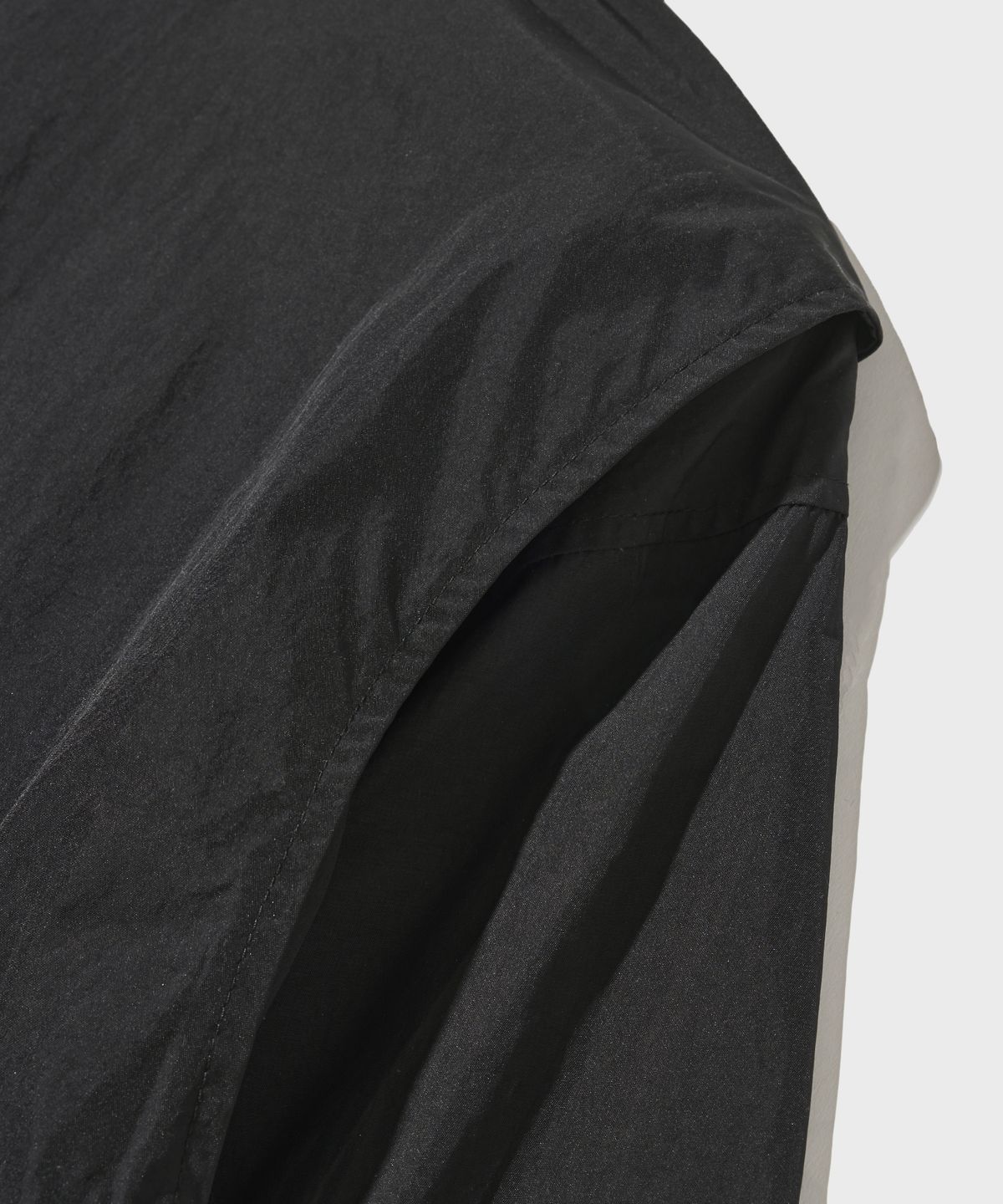 아웃스탠딩(OUTSTANDING) BASKETBALL WARMUP PULLOVER_BLACK