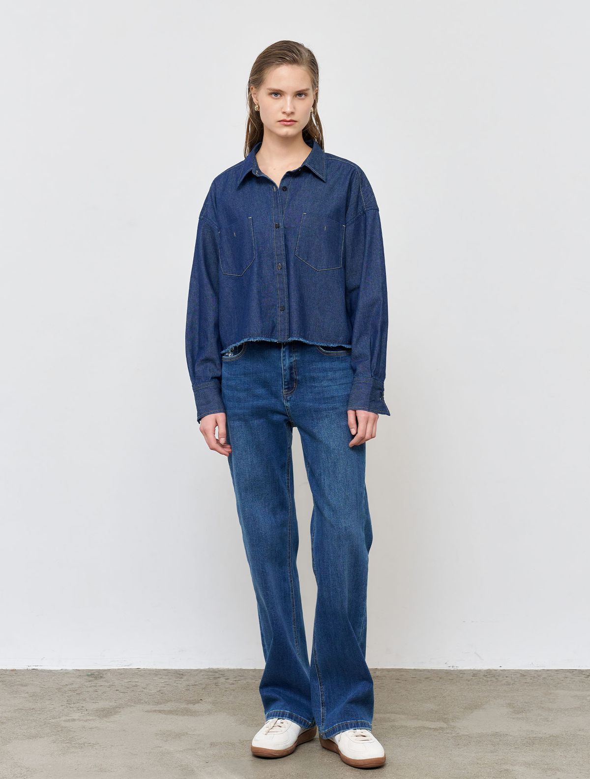 제너럴아이디어(GENERALIDEA) 데님 워싱 세미 크롭 셔츠 [NAVY] / WBE1L03504