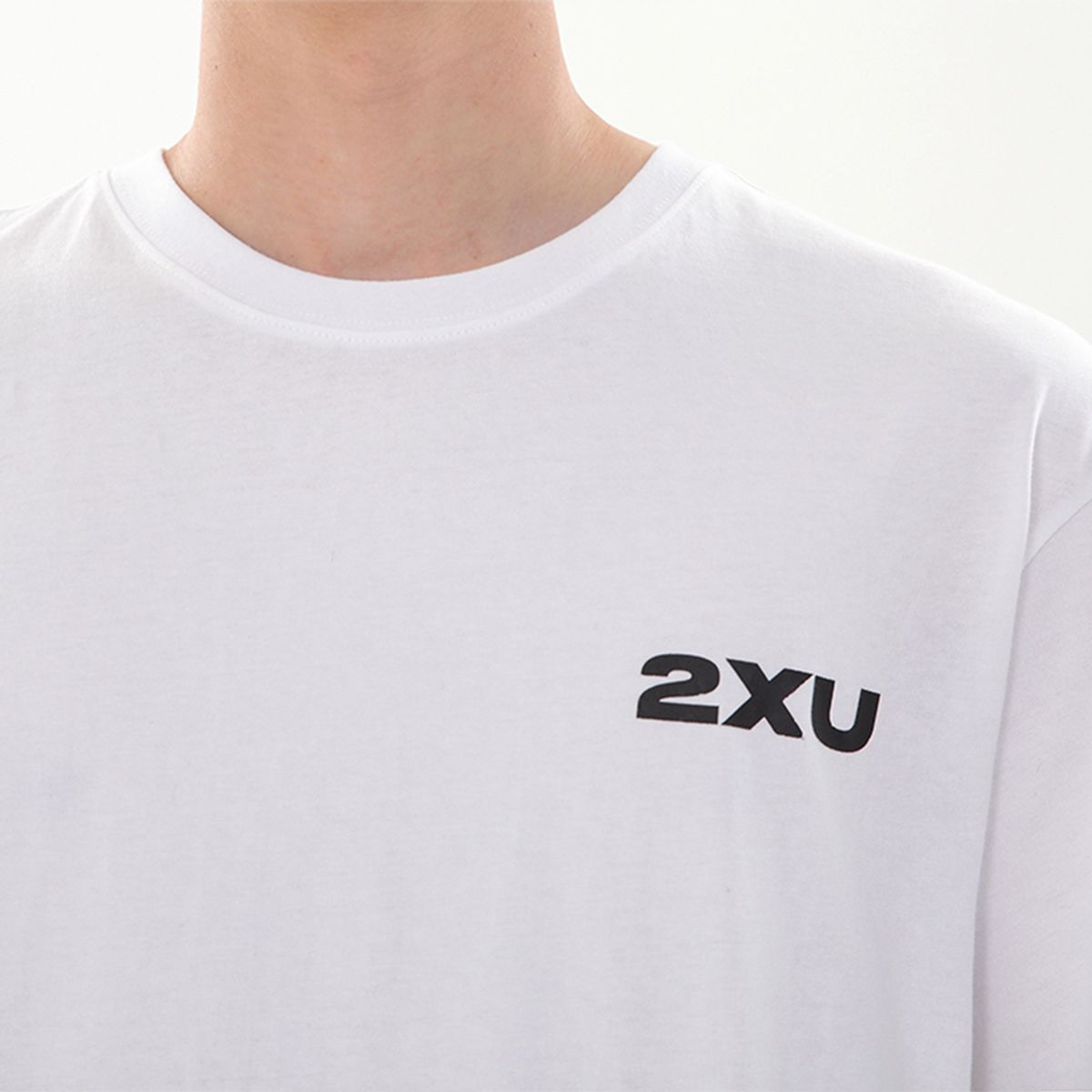투타임즈유(2XU) 공용 서울 랜드마크 티 화이트_UK0501AWHT-BLK