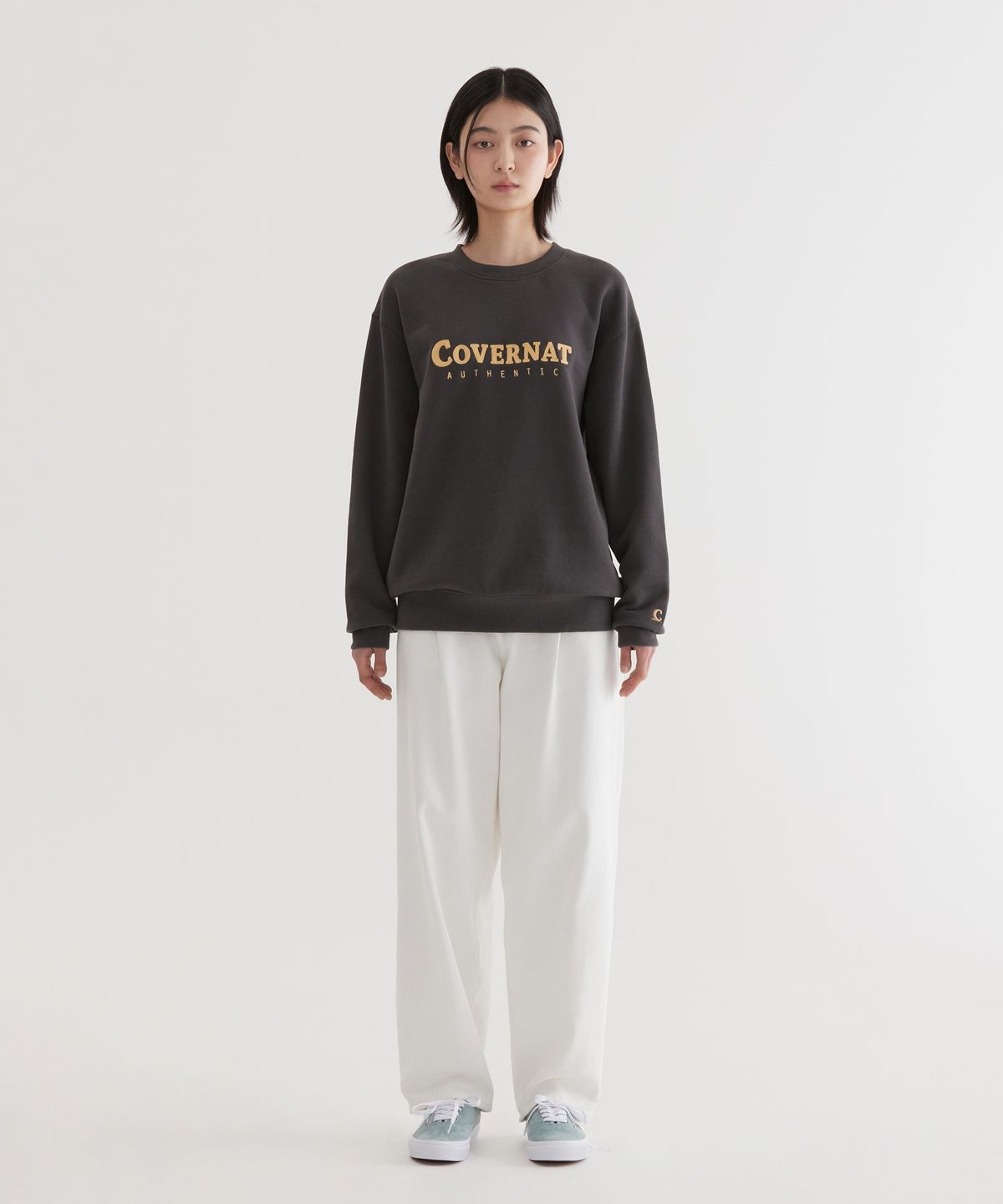 커버낫(COVERNAT) 어센틱 로고 맨투맨 Charcoal