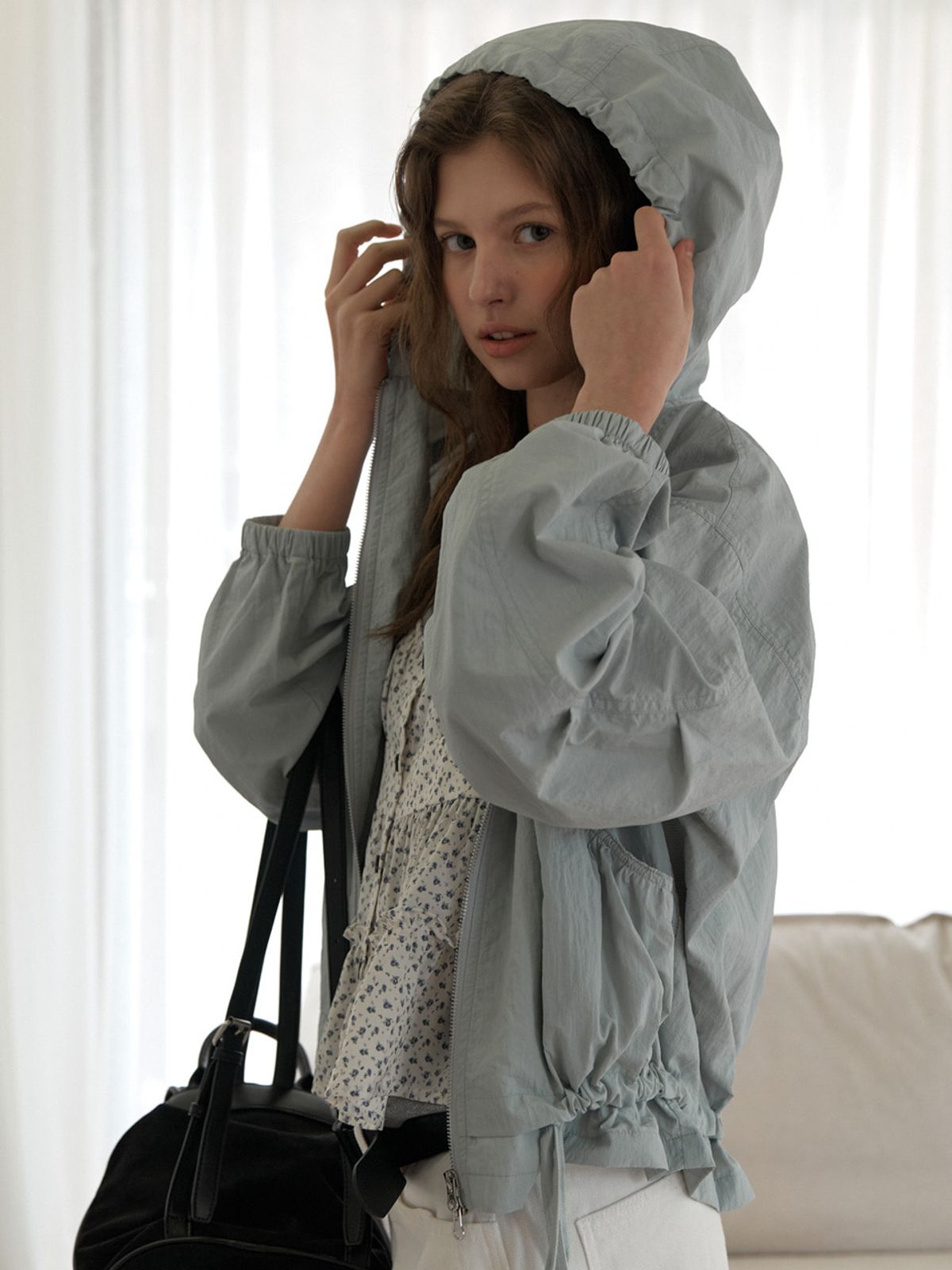 어몽(AMONG) A HOODED WINDBREAKER JACKET_LIGHT BLUE