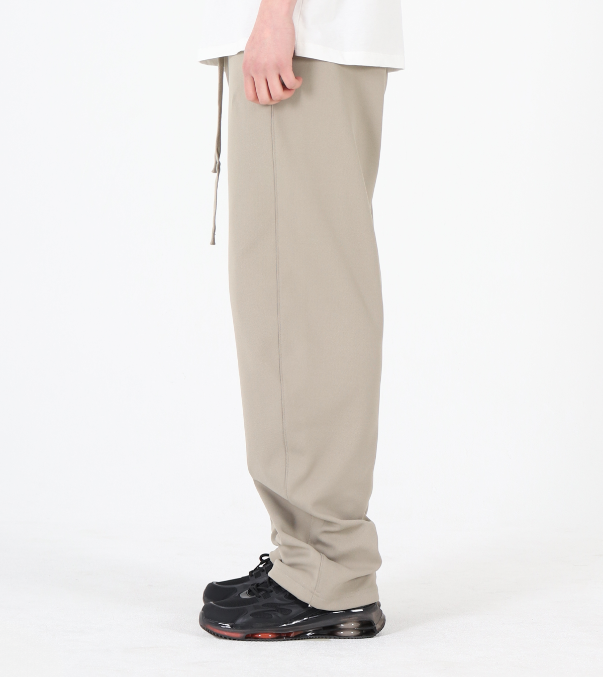 버튼서울(BUTTON SEOUL) 커브드 스트링 스웻 팬츠 (베이지)