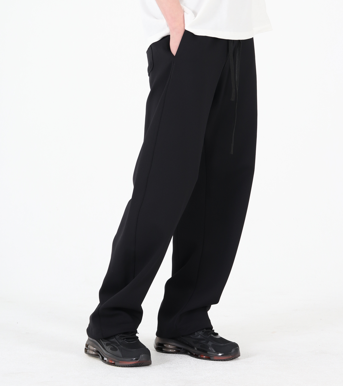 버튼서울(BUTTON SEOUL) 커브드 스트링 스웻 팬츠 (블랙)