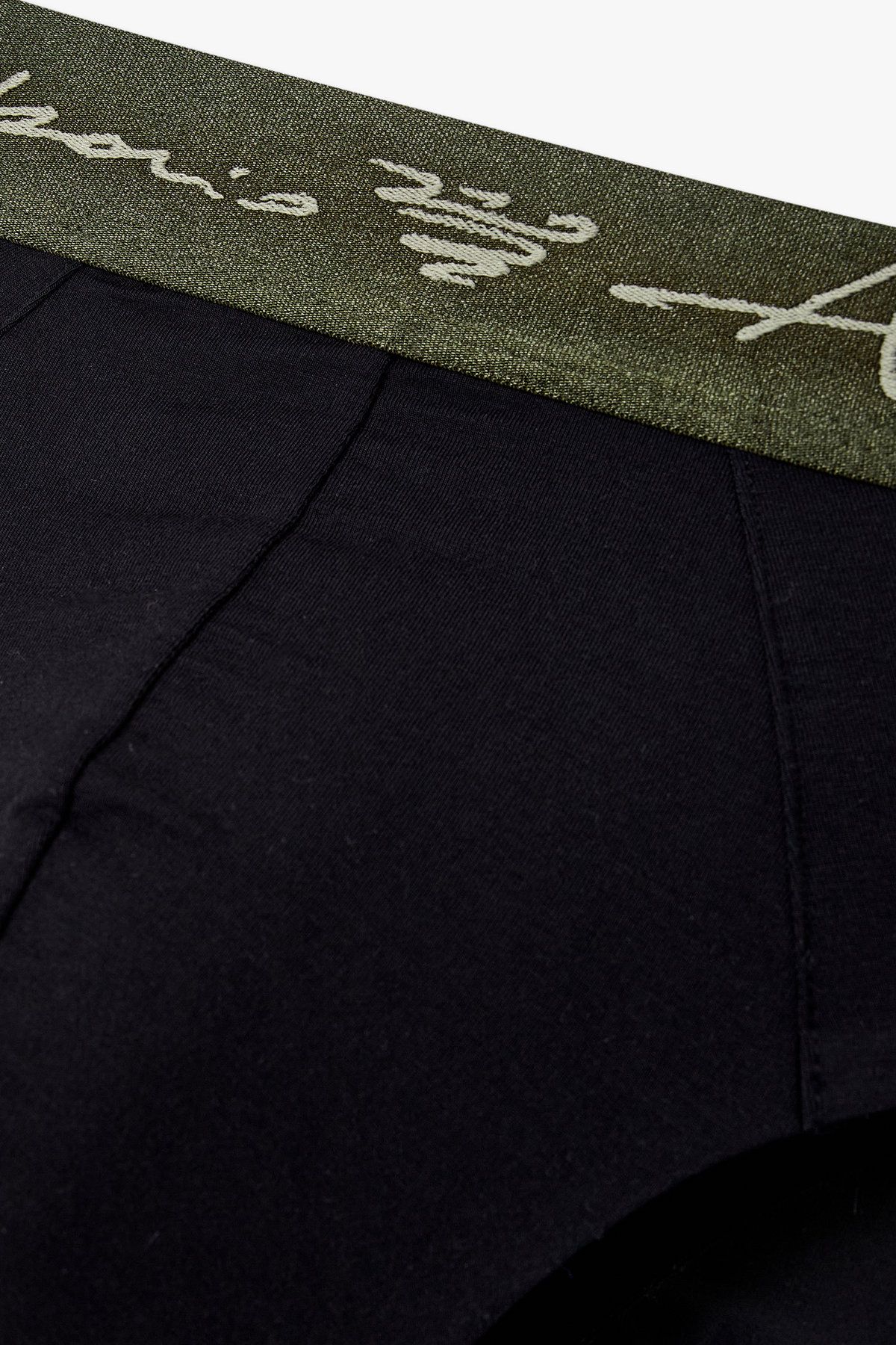 엠포리오 아르마니 언더웨어(EMPORIO ARMANI UNDERWEAR) 남성 커시드 로고 밴딩 브리프_블랙 0815111015