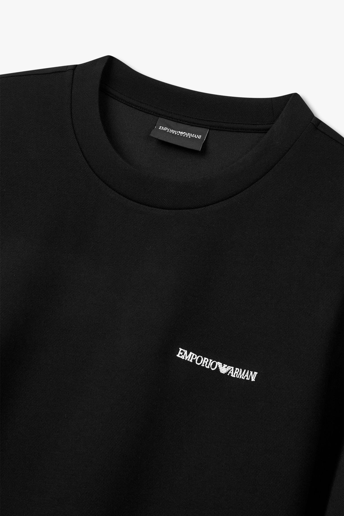 엠포리오 아르마니 언더웨어(EMPORIO ARMANI UNDERWEAR) 남성 로고 자수 라운지 스웨트셔츠_블랙 0815136009