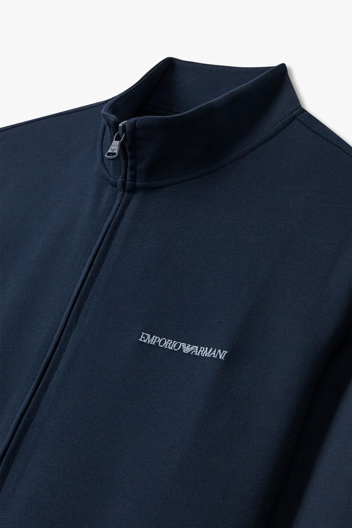 엠포리오 아르마니 언더웨어(EMPORIO ARMANI UNDERWEAR) 남성 로고 자수 하이넥 집업 자켓_블루 0815138001