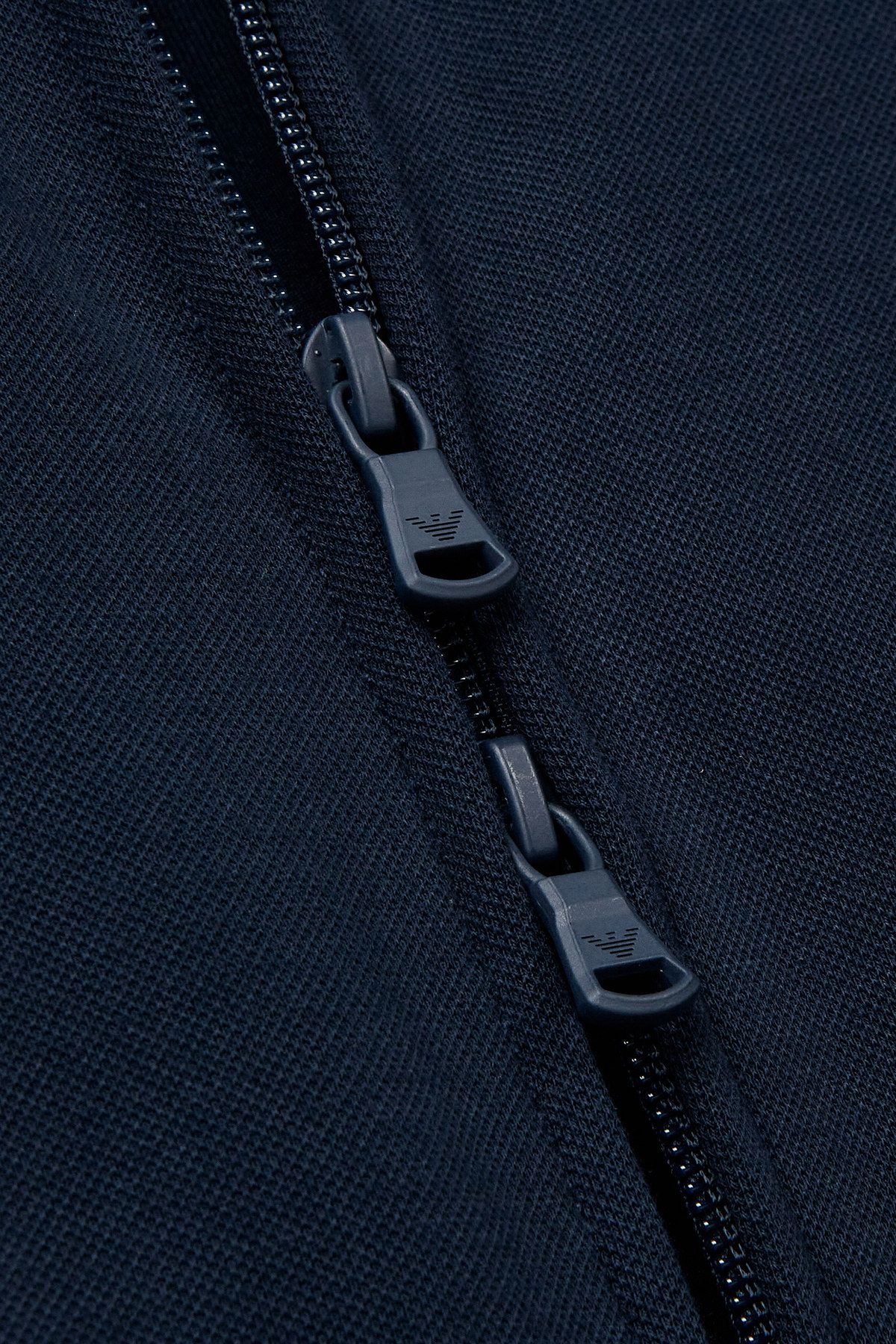 엠포리오 아르마니 언더웨어(EMPORIO ARMANI UNDERWEAR) 남성 로고 자수 하이넥 집업 자켓_블루 0815138001