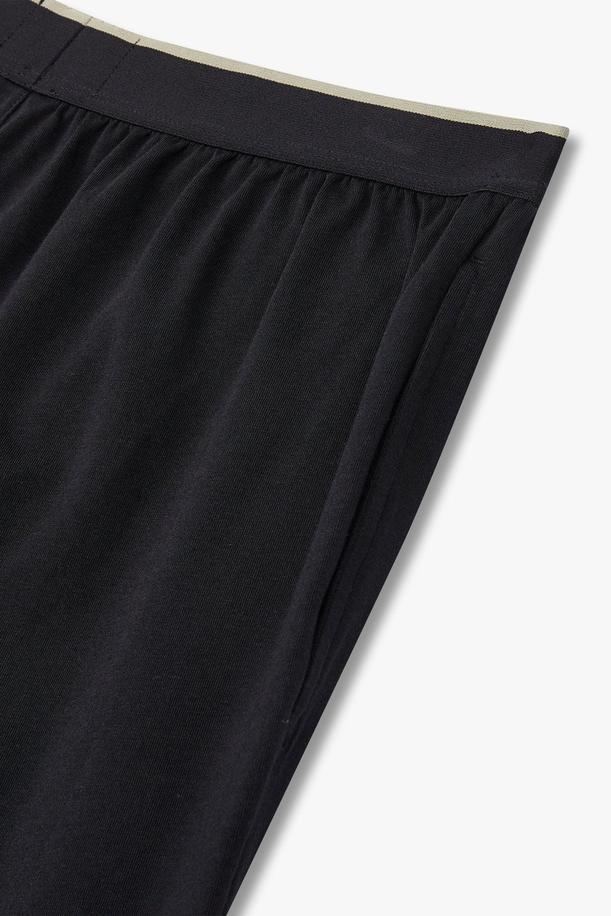 엠포리오 아르마니 언더웨어(EMPORIO ARMANI UNDERWEAR) 남성 로고 라벨 밴딩 라운지 쇼츠_블랙 0815131004